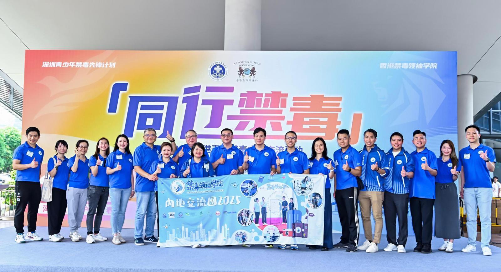 The Leadership Institute on Narcotics (L.I.O.N.), established by the Narcotics Bureau of the Hong Kong Police Force, organised a two-day visit to Shenzhen on July 18 and 19, with nearly 110 mentees and mentors participating in the youth exchange programme, titled “Together, We Fight Against Drugs”. The Chief Superintendent of Police Narcotics Bureau, Mr Ng Kwok-cheung (tenth left); the Chief President of L.I.O.N., Mr Kerry Wong (eighth left); the Chairman of the Hong Kong Shenzhen Youth Association, Ms Lee Pui-ah (ninth left), and members of the delegation in a photo at the kick-off ceremony.