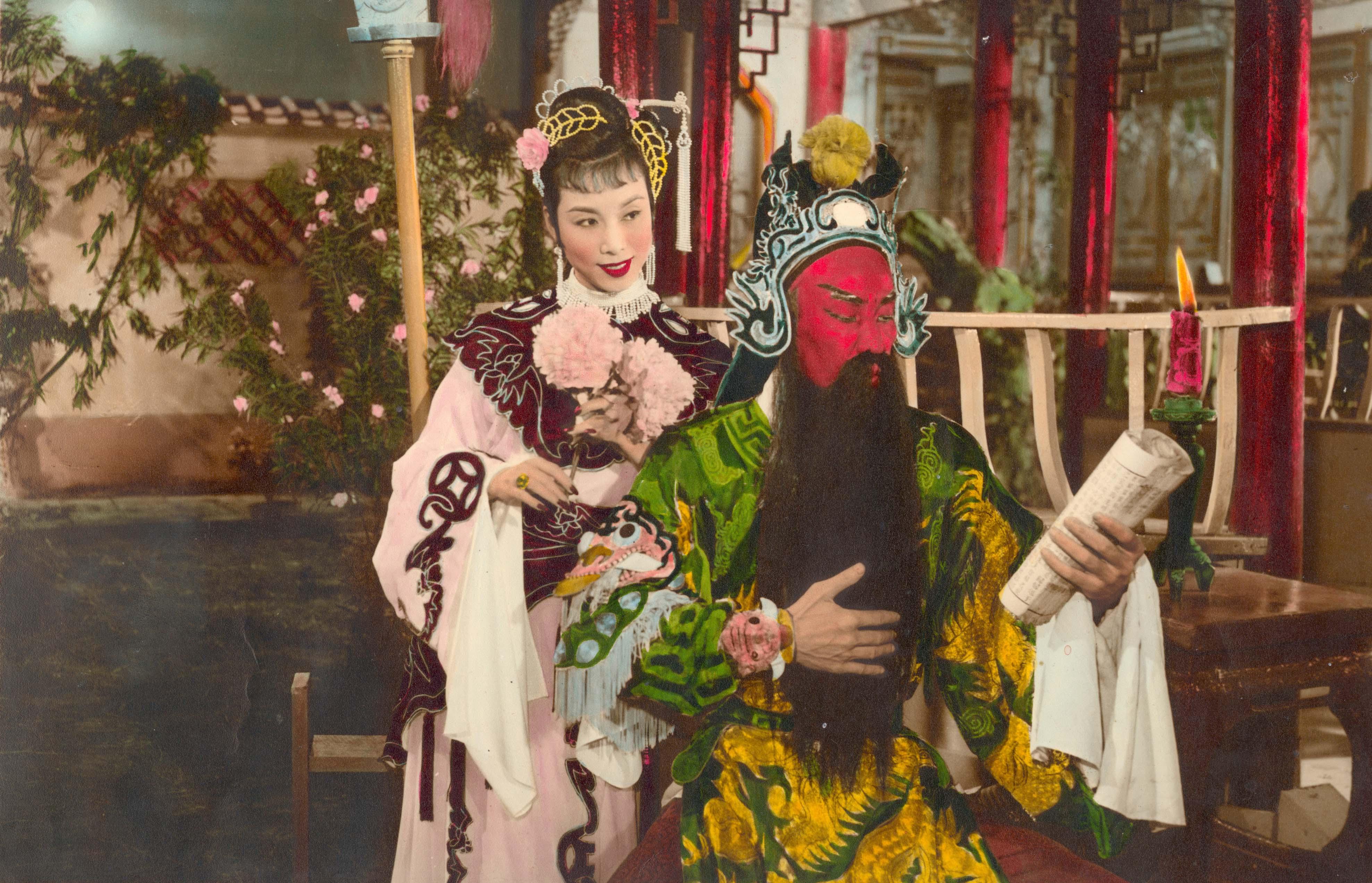 The Hong Kong Film Archive of the Leisure and Cultural Services Department will present a programme entitled "Cantonese Opera Films: The Legend of Guan Gong" from August 30 to September 7, featuring five Cantonese opera films in the 1950s and 1960s starring virtuosos. Photo shows a film still of "Kwan-Ti, God of War" (1956). 