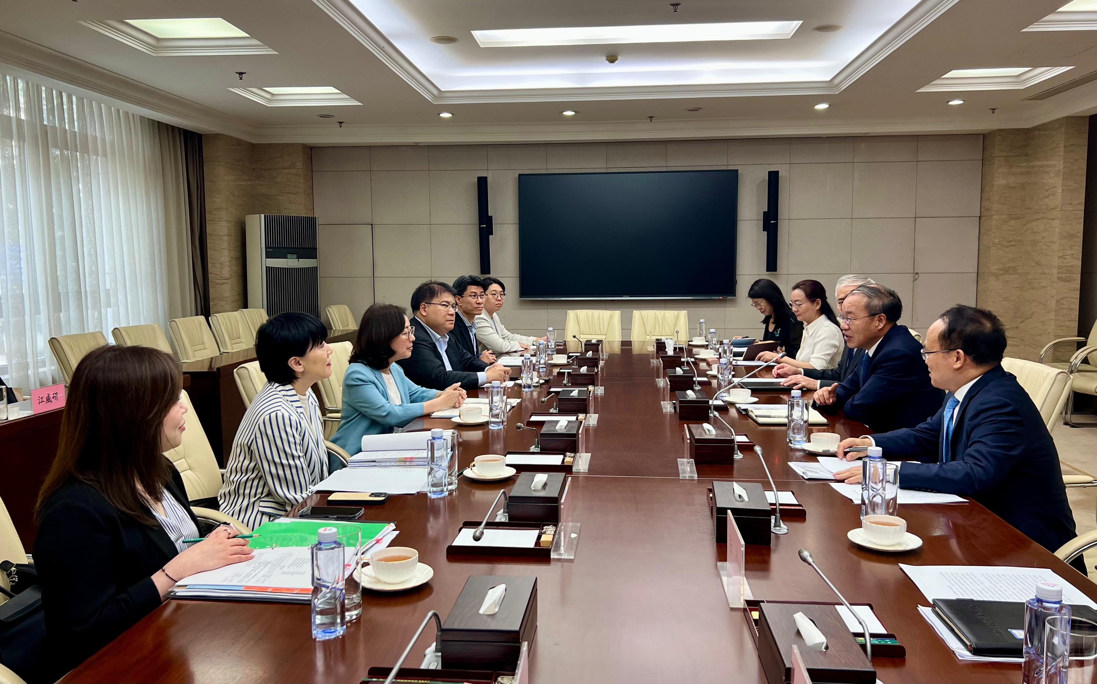 The Secretary for Development, Ms Bernadette Linn, began her visit to Beijing today (July 23). Photo shows Ms Linn (third left) meeting with Vice Minister of Human Resources and Social Security Mr Yu Jiadong (second right).