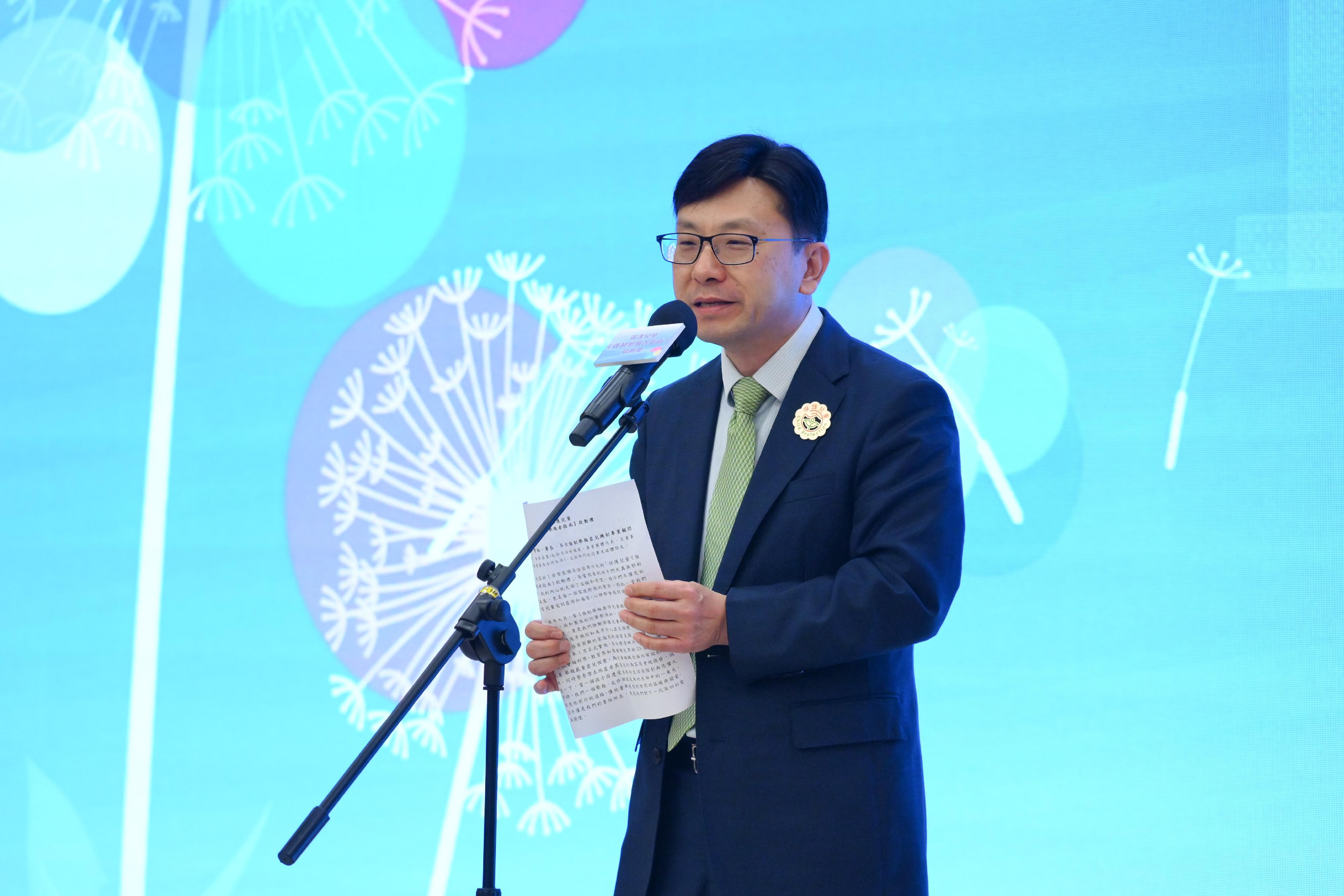 勞工及福利局局長孫玉菡今日（七月二十四日）主持保護兒童—《強制舉報者指南》（《指南》）啟動禮，宣布供強制舉報者參考的《指南》正式推出。圖示孫玉菡在啟動禮上致辭。


