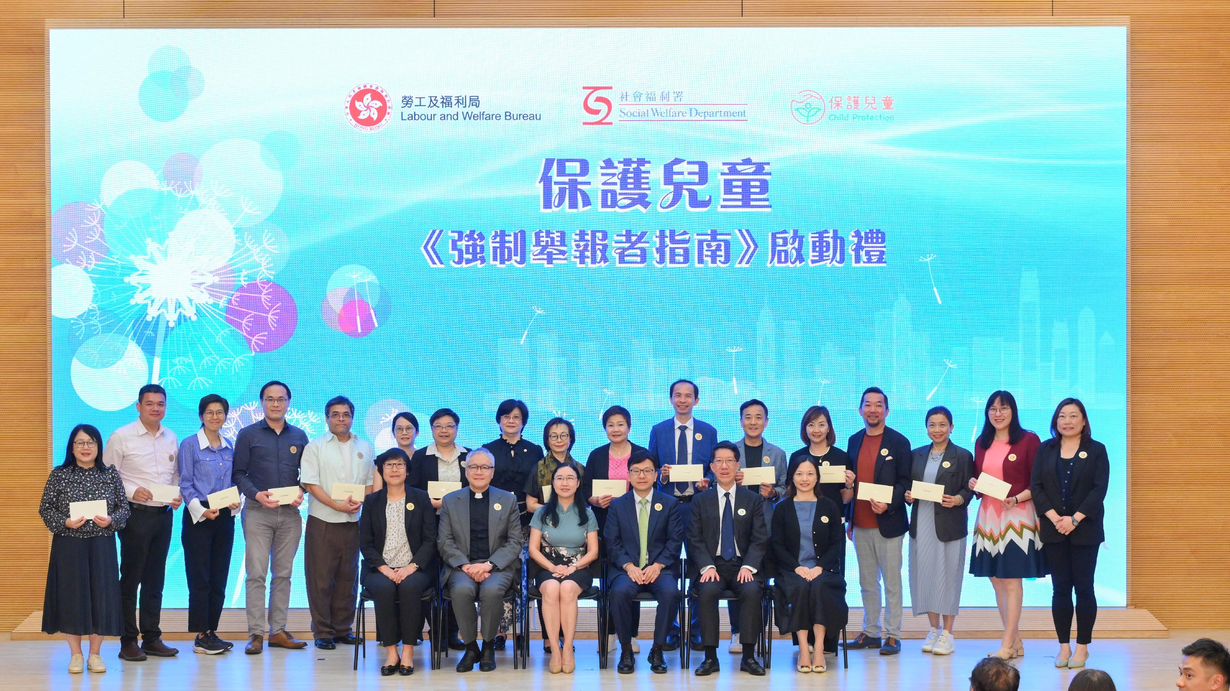 The Secretary for Labour and Welfare, Mr Chris Sun, officiated at Child Protection - Launching Ceremony of the Guide for Mandated Reporters today (July 24) to announce the official launch of the Guide for mandated reporters' reference. Photo shows Mr Sun (front row, third right); the Permanent Secretary for Labour and Welfare, Ms Alice Lau (front row, third left); the Director of Social Welfare, Mr Edward To (front row, second right); the Chairman of the Legislative Council Panel on Welfare Services, Reverend Canon Peter Douglas Koon (front row, second left); the Assistant Commissioner of Police (Crime), Ms Chung Wing-man (front row, first left); and the Acting Principal Assistant Secretary (Special Education) of the Education Bureau, Ms Candy Chan (front row, first right), with representatives from the professional consultative panel of the education sector.
