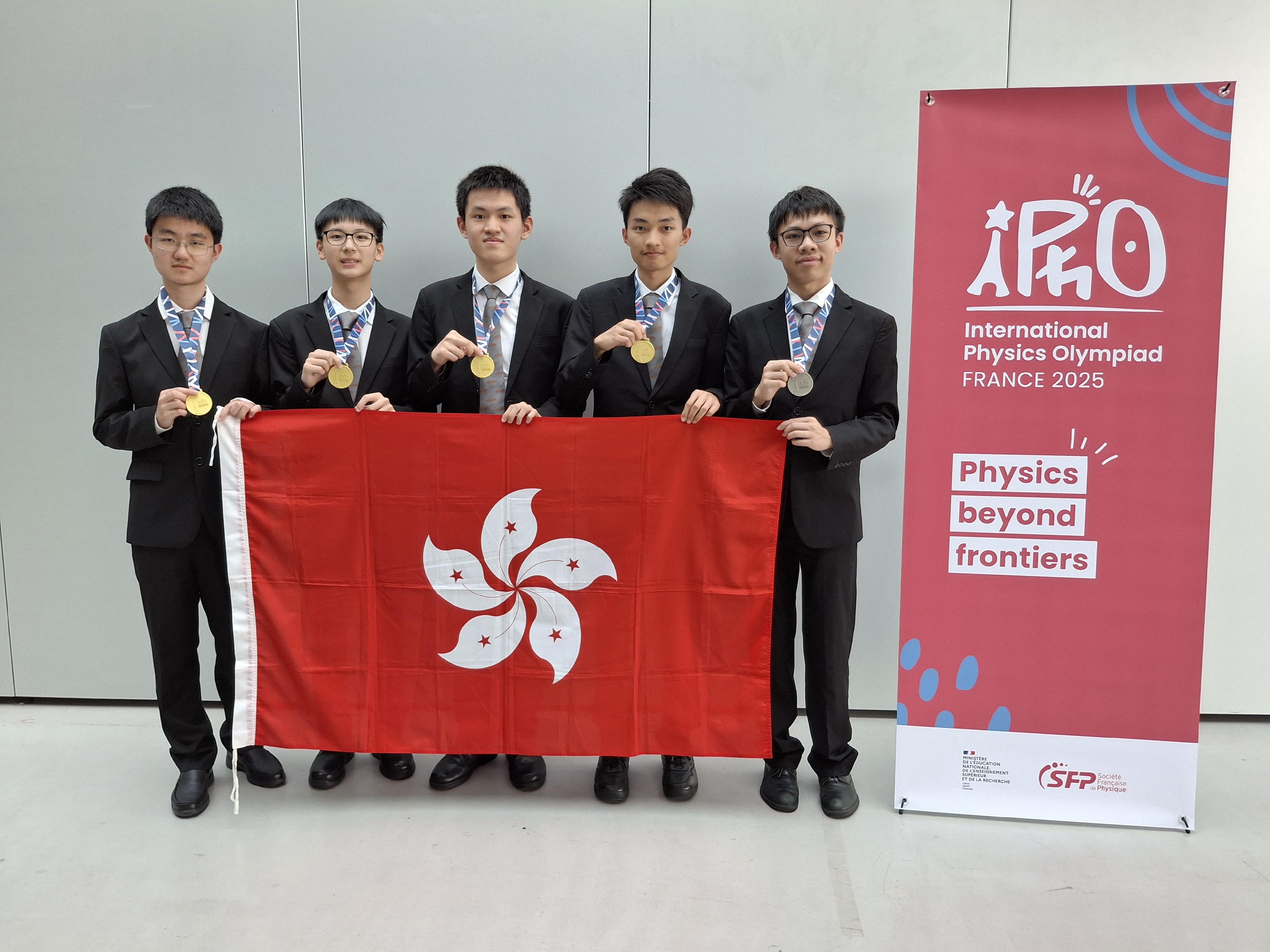 Five students representing Hong Kong achieved excellent results in the 55th International Physics Olympiad which was held in France from July 18 to 24. They are (from left) Bill Fu, Lincoln Liu, Qiao Lok-hei, Edison Fu and Garfield Leung. Lincoln Liu was also a gold medalist in the 66th International Mathematical Olympiad.