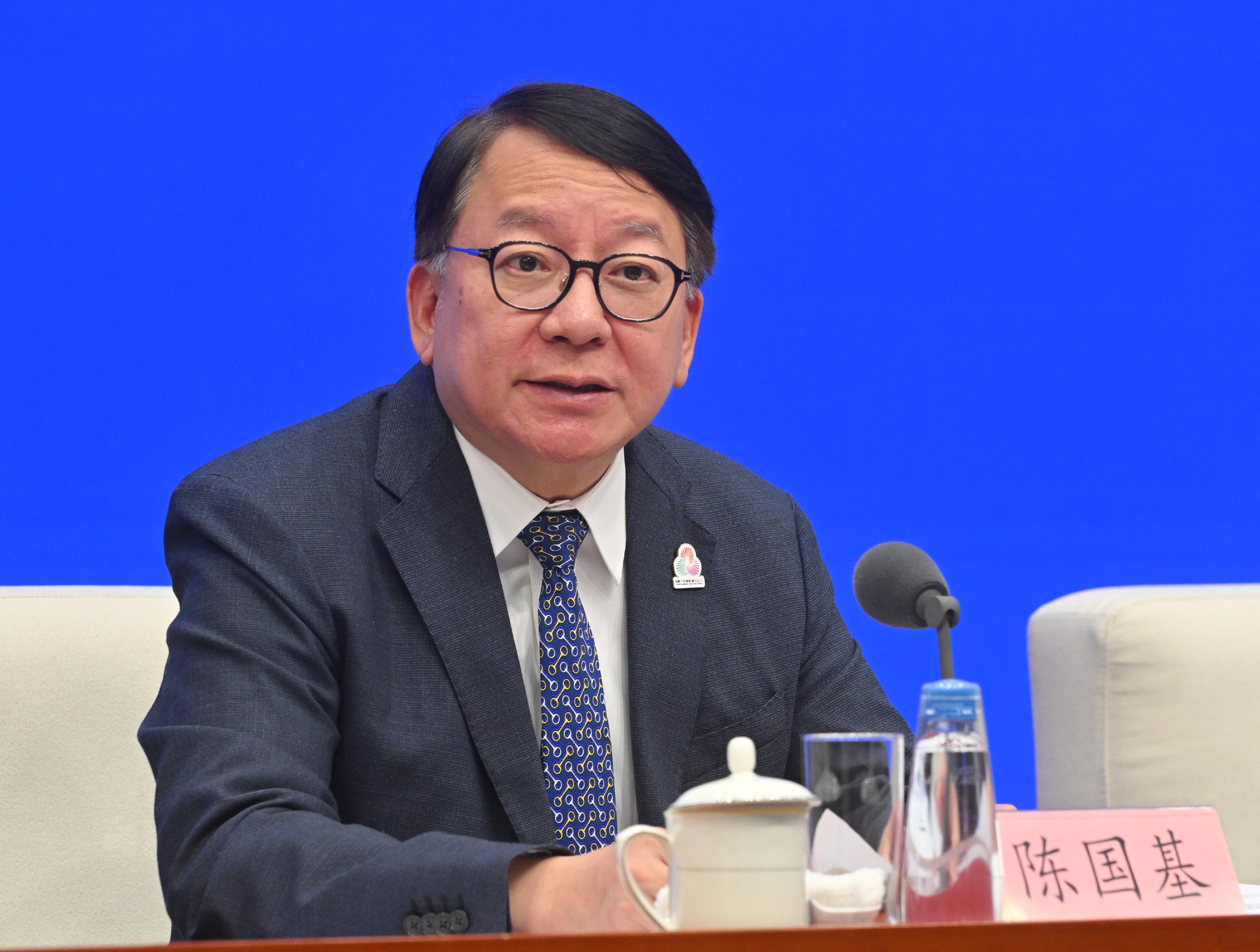 The Vice President of the Organising Committee of the 15th National Games (NG) and Chief Secretary for Administration of the Hong Kong Special Administrative Region Government, Mr Chan Kwok-ki, attended a press conference on preparations for the 15th NG organised by the Information Office of the State Council in Beijing this afternoon (July 25).