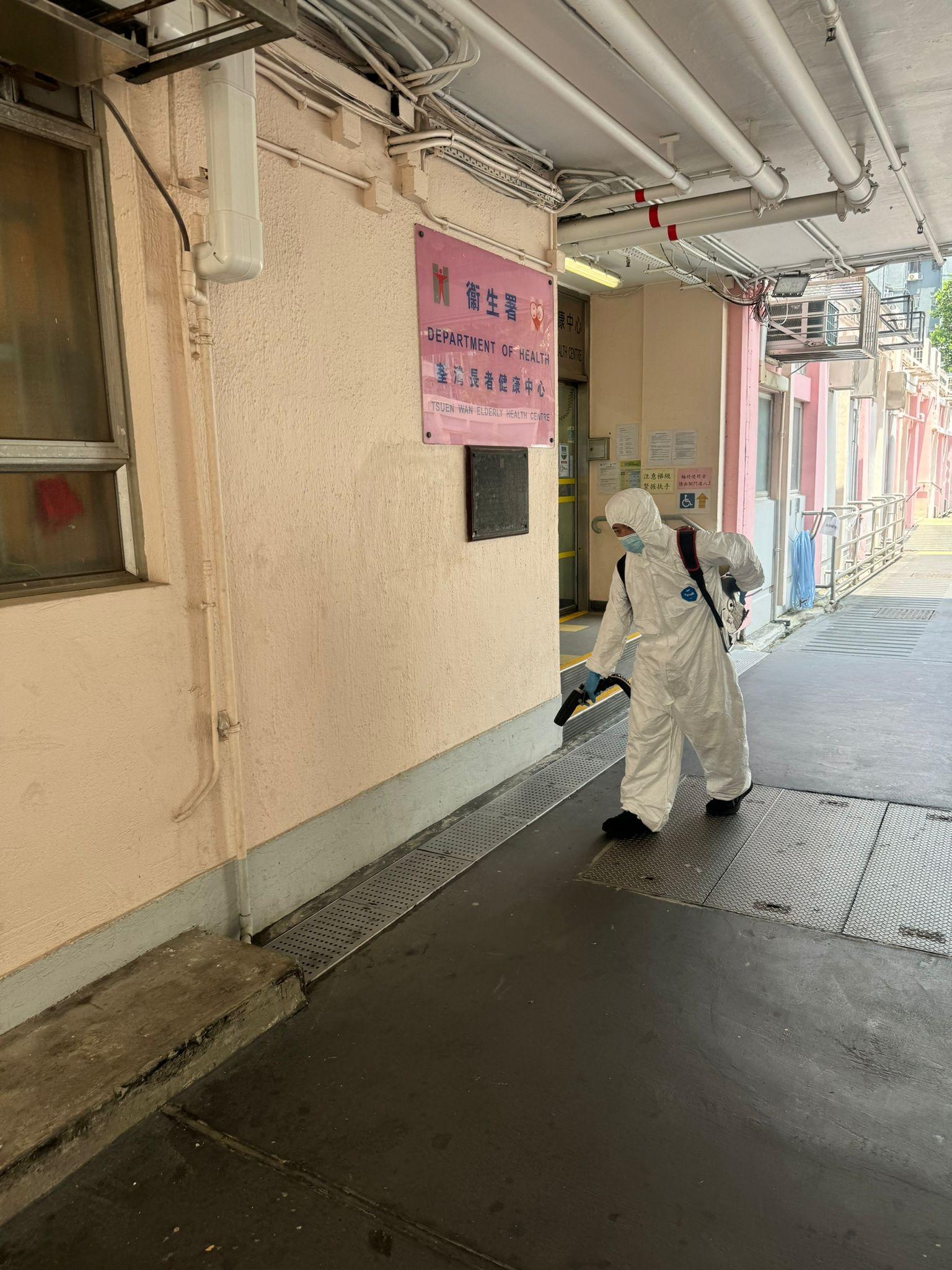 A surge in Chikungunya fever (CF) has been reported in different countries and regions worldwide. The Centre for Health Protection of the Department of Health (DH) said today (July 25) that it will continue to implement a multipronged approach to prevent the spread of CF in Hong Kong and safeguard public health. Photo shows a DH contractor carrying out mosquito prevention and control work with fogging operations outside Lady Trench Polyclinic.