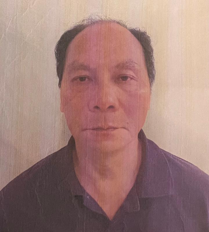 Leung Wai-lam, aged 61, is about 1.6 metres tall and of fat build. He has a round face with yellow complexion and is bald with short black hair on both sides. He was last seen wearing a red short-sleeved shirt, black shorts and dark-coloured shoes.
