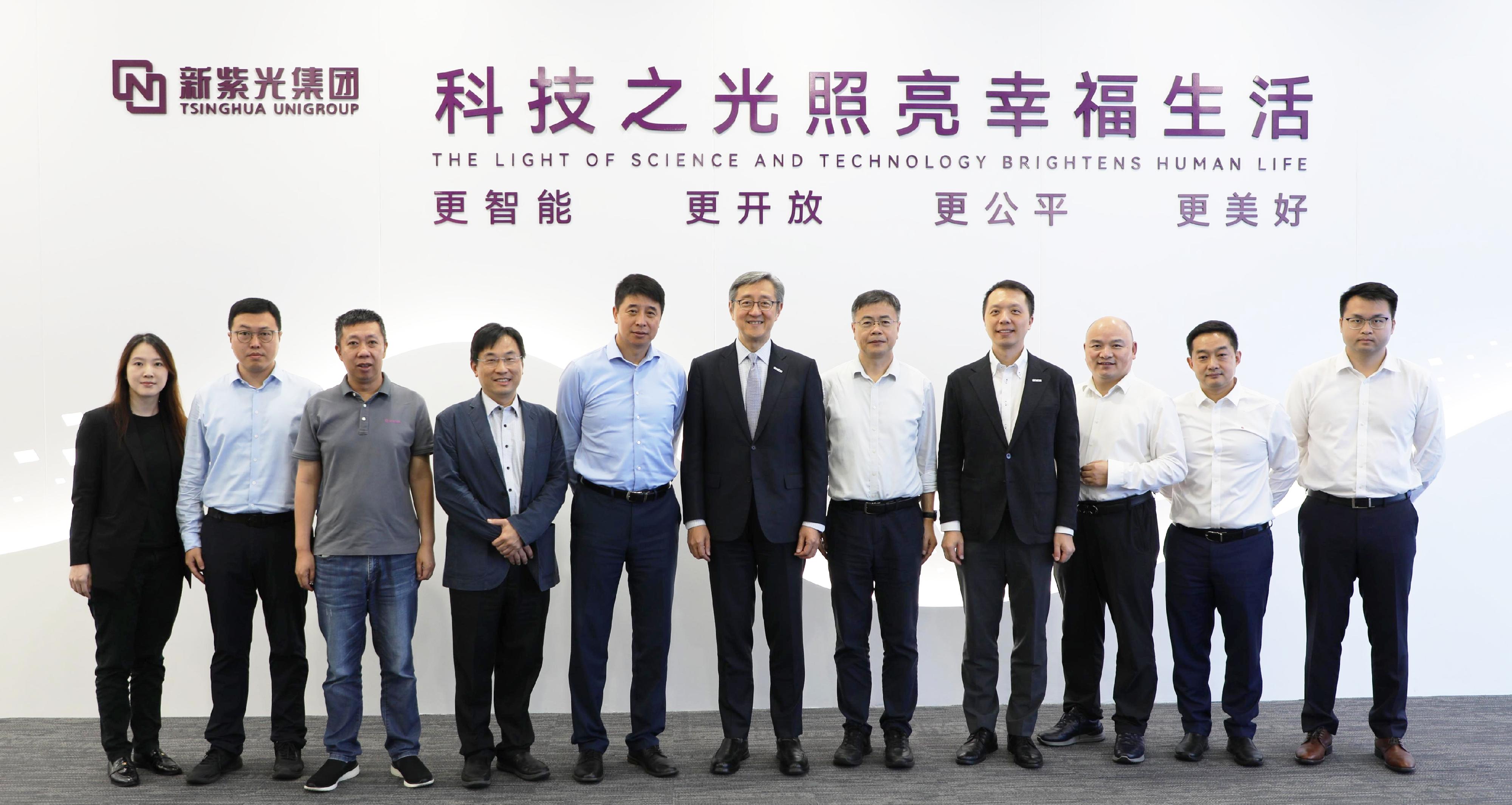 The Director-General of the Office for Attracting Strategic Enterprises (OASES), Mr Peter Yan, today (July 25) concluded his visit to Beijing. Photo shows Mr Yan (middle) and the Executive Director of OASES, Mr Bryan Peng (fourth right), with the representatives of an enterprise in advanced manufacturing sector in Beijing. 