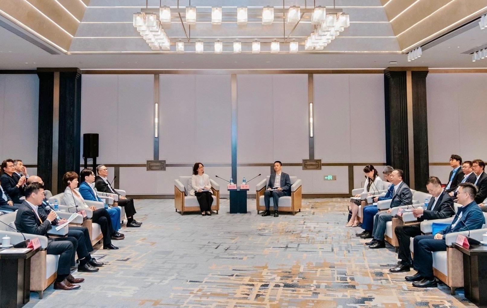 The Secretary for Development, Ms Bernadette Linn, today (July 25) led the study tour on national water infrastructure, culture and technology to attend a seminar in Beijing. Photo shows Ms Linn (left); the Director of Bureau IV of the Hong Kong and Macao Affairs Office of the State Council, Mr Chen Wei (right); and other guests at the seminar.