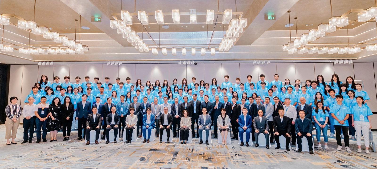 The Secretary for Development, Ms Bernadette Linn, today (July 25) led the study tour on national water infrastructure, culture and technology to attend a seminar in Beijing. Photo shows Ms Linn (first row, sixth left); the Director of Bureau IV of the Hong Kong and Macao Affairs Office of the State Council, Mr Chen Wei (first row, sixth right); and other guests with the study tour.