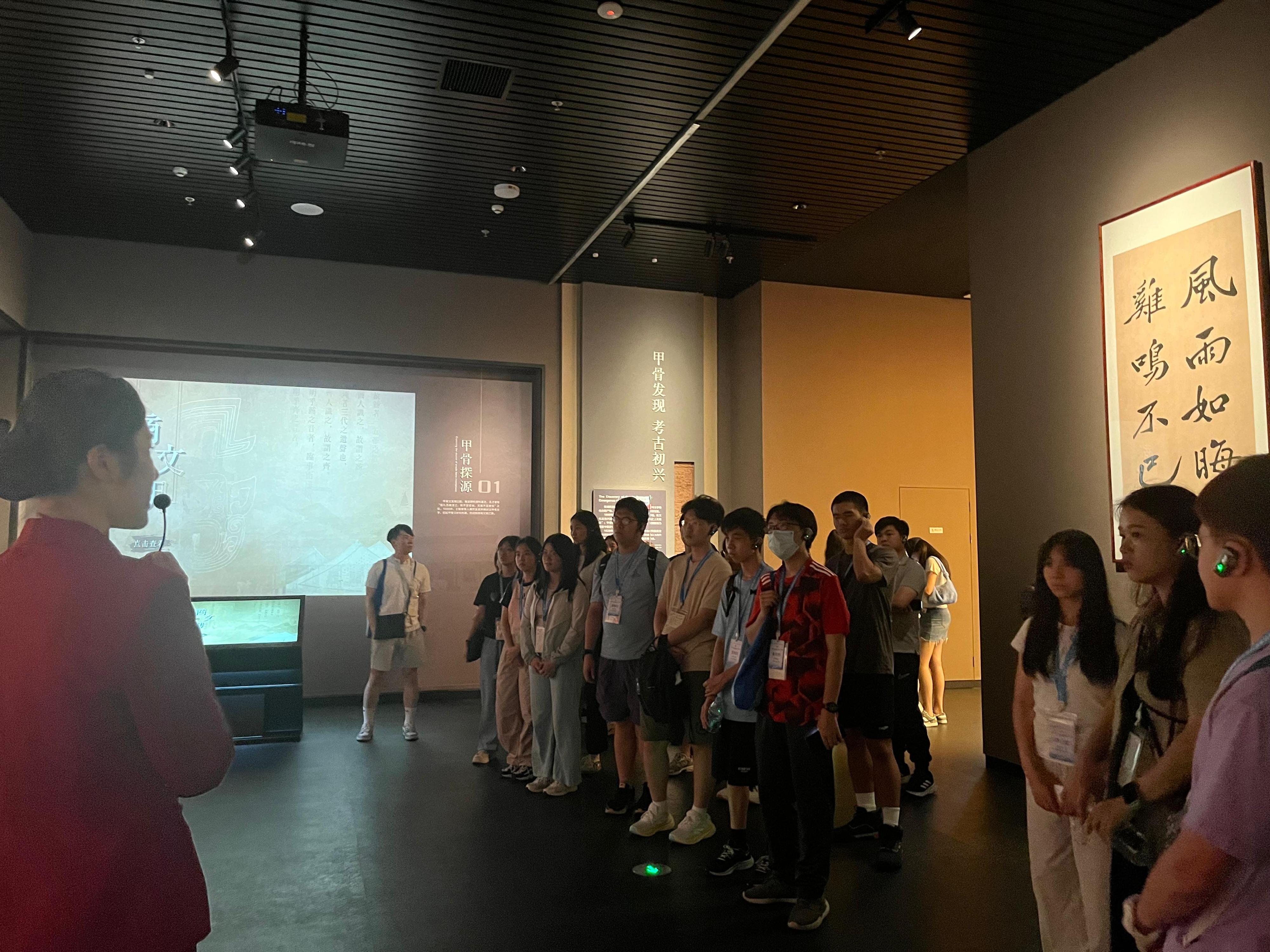 The study tour on national water infrastructure, culture and technology, jointly organised by the Water Supplies Department, the Hong Kong Institution of Engineers and the Hong Kong Federation of Education Workers, concluded in Beijing today (July 25). The tour group visited key national water infrastructure projects as well as historical, cultural and technological landmarks in cities including Zhengzhou, Anyang and Beijing. Photo shows secondary students in the tour group visiting the Yinxu Museum in Anyang.