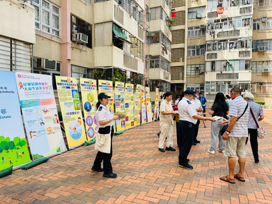 In response to the recent surge in chikungunya fever cases reported in neighbouring regions and some overseas countries, the Food and Environmental Hygiene Department (FEHD) has stepped up mosquito prevention and control efforts through a multi-pronged approach and appeals to members of the public to strengthen anti-mosquito measures. Photo shows FEHD officers distributing leaflets to the public, reminding them to adopt mosquito control measures.