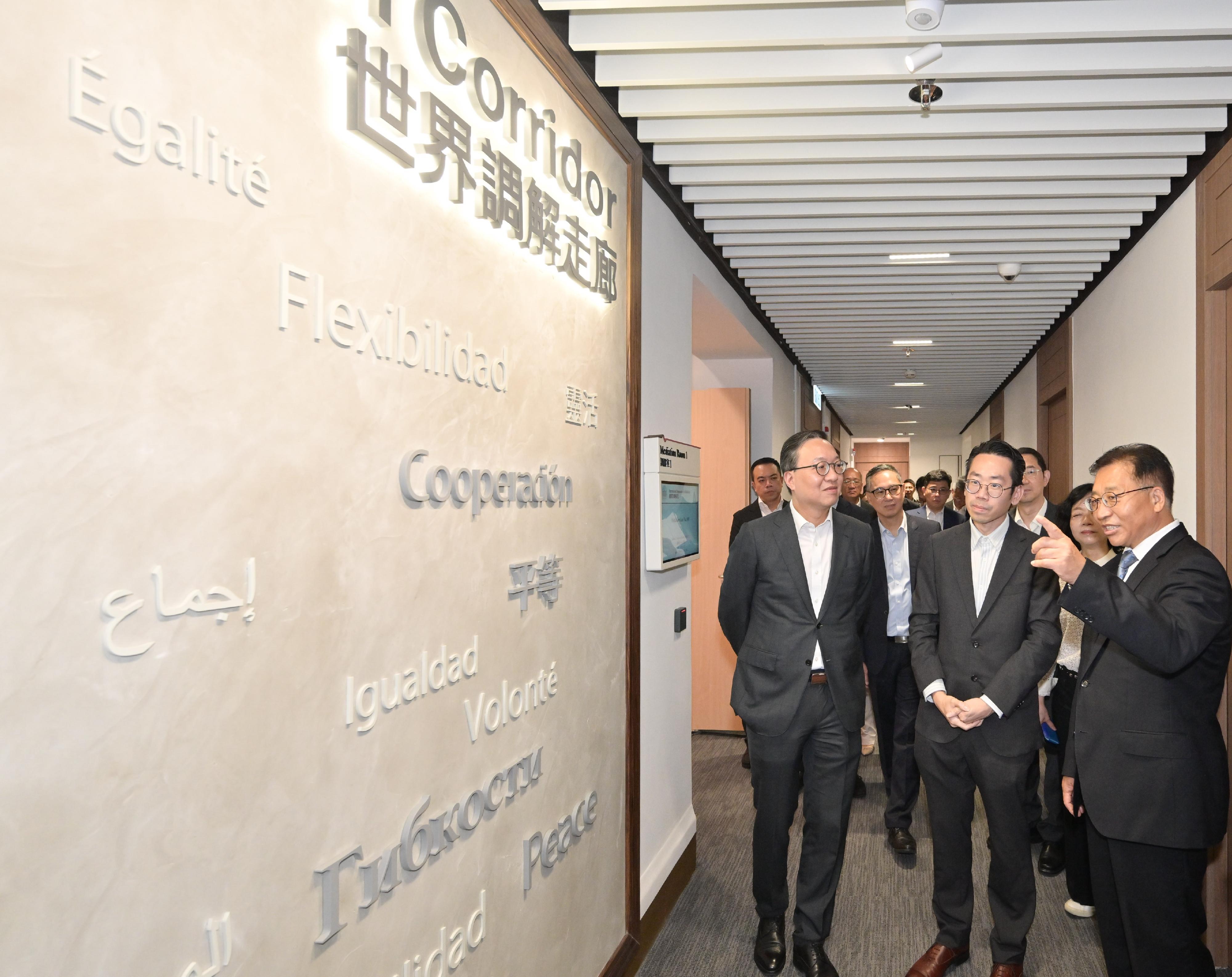 With the renovation project for the International Organization for Mediation headquarters building completed, the Secretary for Justice, Mr Paul Lam, SC, and the Commissioner of the Ministry of Foreign Affairs in the Hong Kong Special Administrative Region, Mr Cui Jianchun, visited the headquarters building today (July 30). Photo shows Mr Lam (front row, left) and Mr Cui (front row, right) touring the World Mediation Corridor.