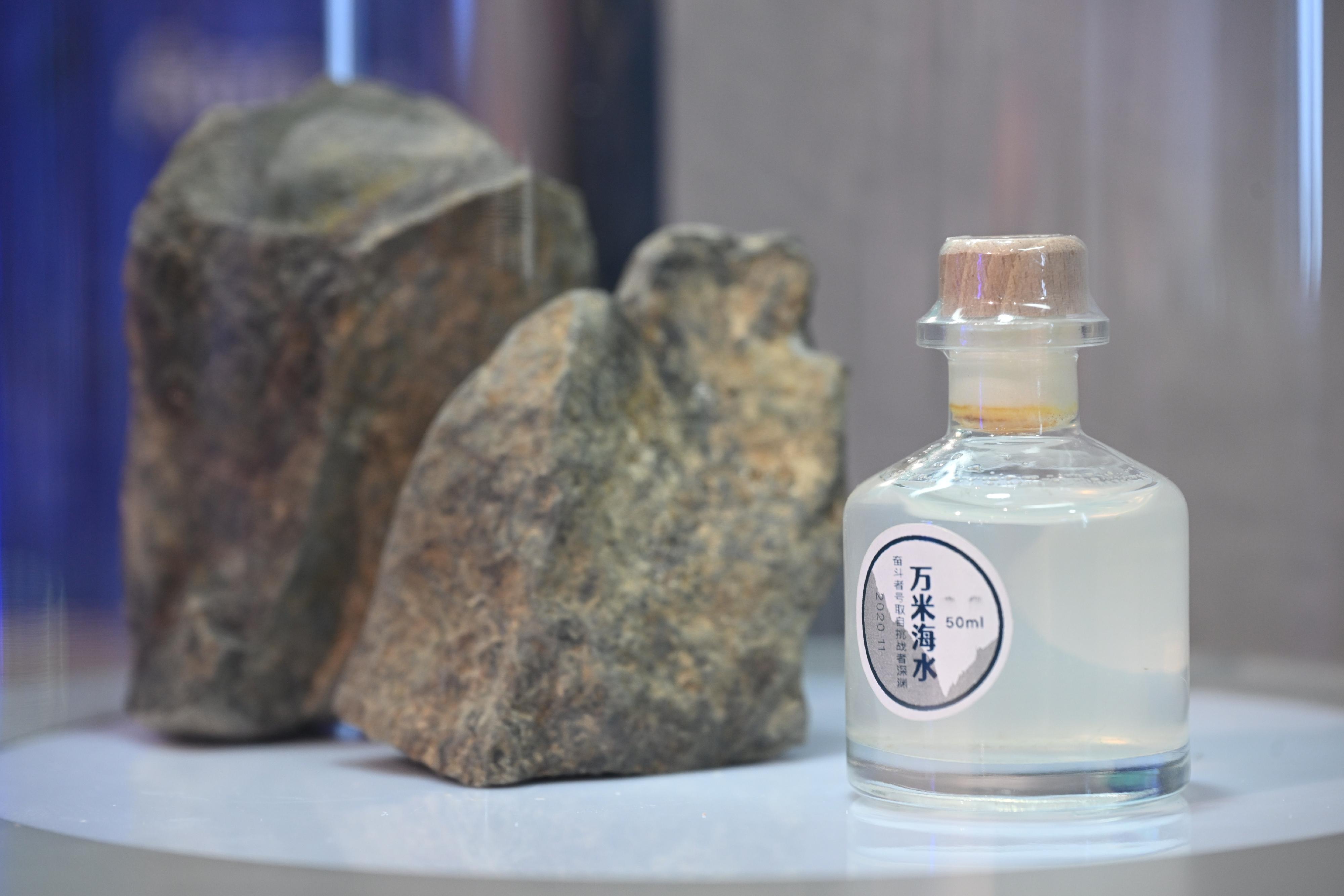 The "Bank of China (Hong Kong) Presents: National Development and Achievements Series – Endless Exploration: The Journey of Chinese Aerospace, Aviation and Navigation" exhibition will be staged at the Hong Kong Science Museum from tomorrow (August 1) until September 7. Photo shows the seawater sample collected by the Fendouzhe full-ocean-depth manned submersible at the Mariana Trench with a depth of 10 000 metres, which is on display in Hong Kong for the first time.