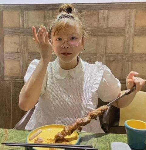 Tsui Lai-ting, aged 31, is about 1.55 metres tall, 46 kilograms in weight and of thin build. She has a pointed face with yellow complexion and long hair. Her clothing at the time she was last seen is unknown.