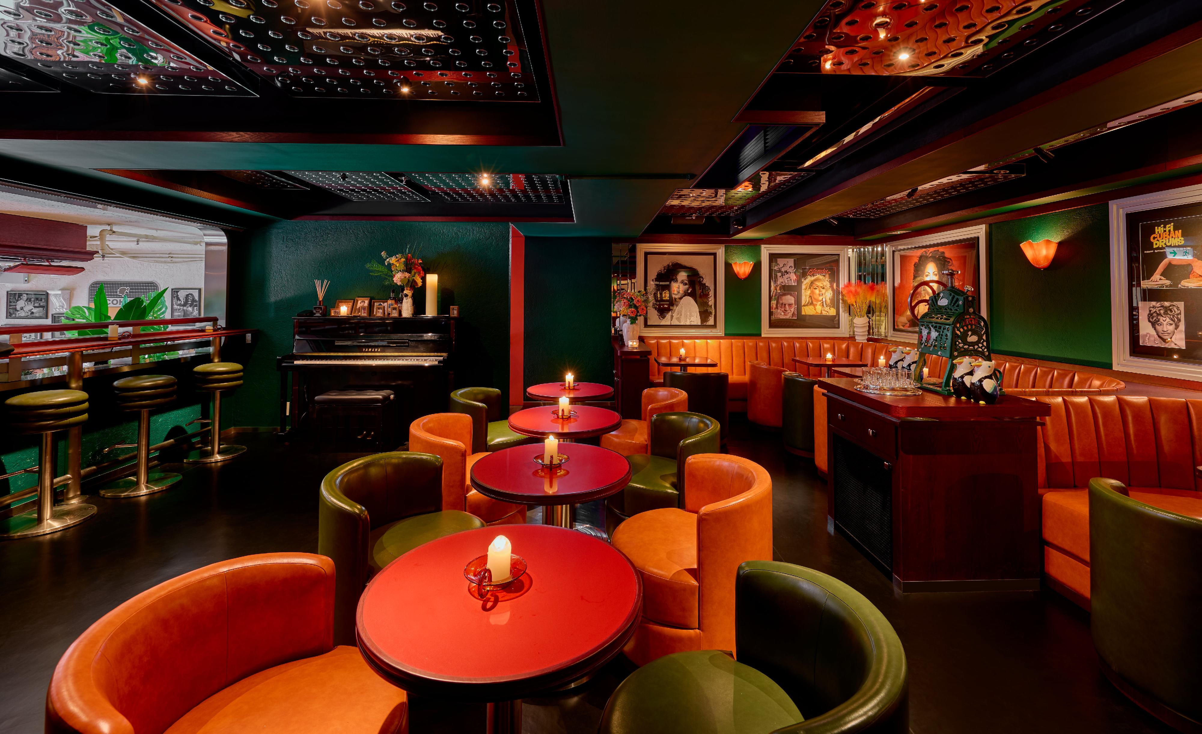 Invest Hong Kong announced today (August 1) that Montana, the brainchild of two of the world's most celebrated bartenders, Mr Lorenzo Antinori and Mr Simone Caporale, has officially opened its doors in Soho, Hong Kong, creating a unique experience for cocktail enthusiasts and trendsetters alike that promises to redefine the city's nightlife.


