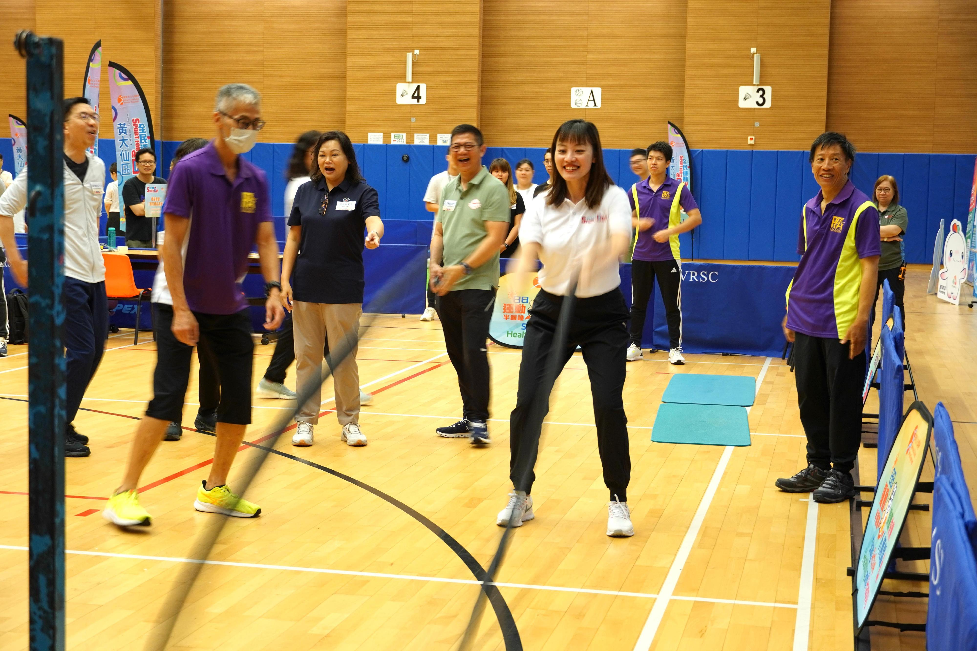 The Acting Secretary for Innovation, Technology and Industry, Ms Lillian Cheong, joined the Sport For All Day 2025 activities at the Po Kong Village Road Sports Centre today (August 3). Photo shows Ms Cheong (first row,  right) joining the circuit training.