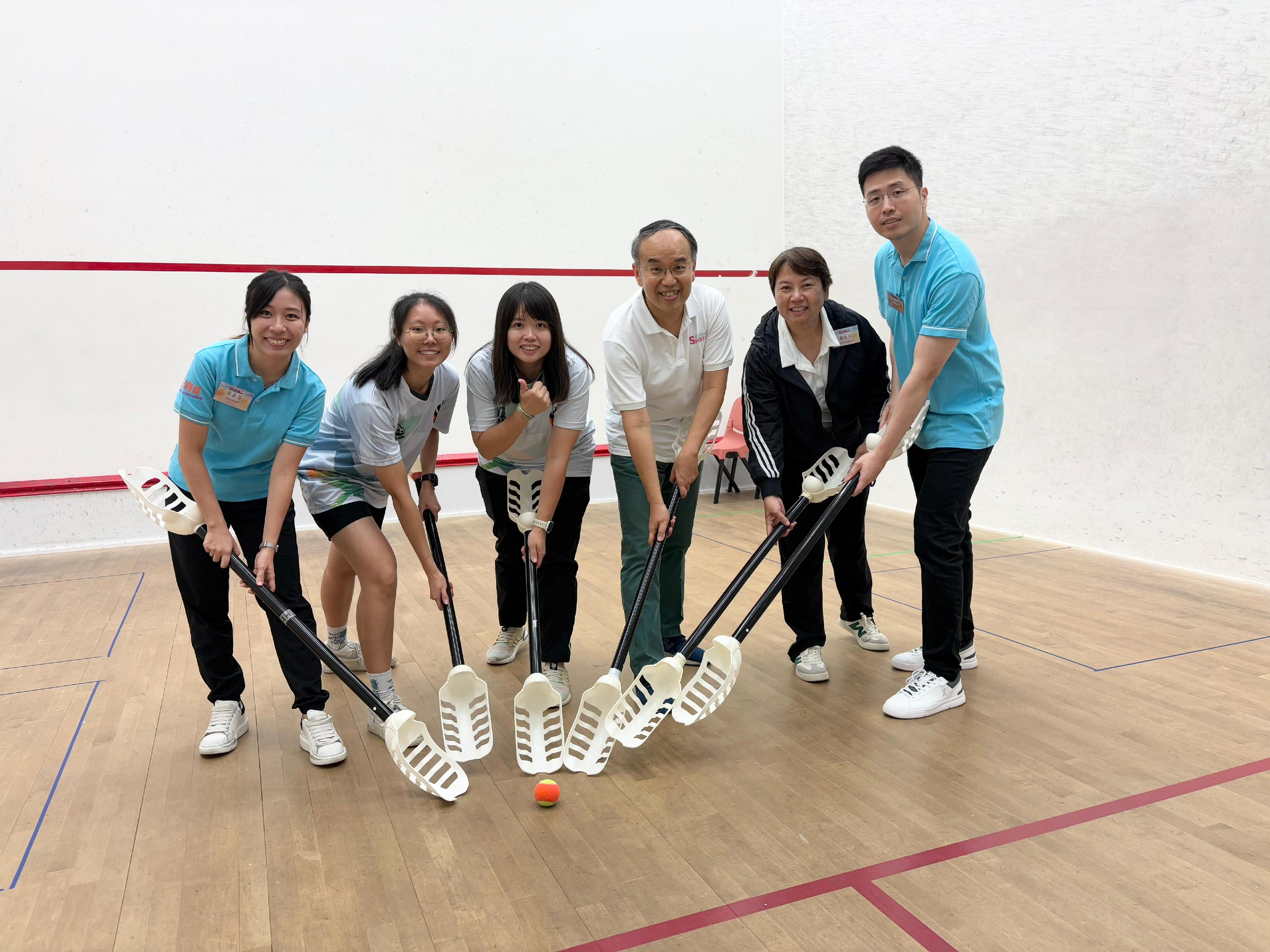The Secretary for Financial Services and the Treasury, Mr Christopher Hui, joined members of the public at Sport For All Day 2025 to enjoy sports fun at the Hong Kong Park Sports Centre today (August 3). Apart from playing with young badminton athletes, he also gave a try in some new sports. Photo shows Mr Hui (third right) with some of the athletes after trying the VX Ball.

