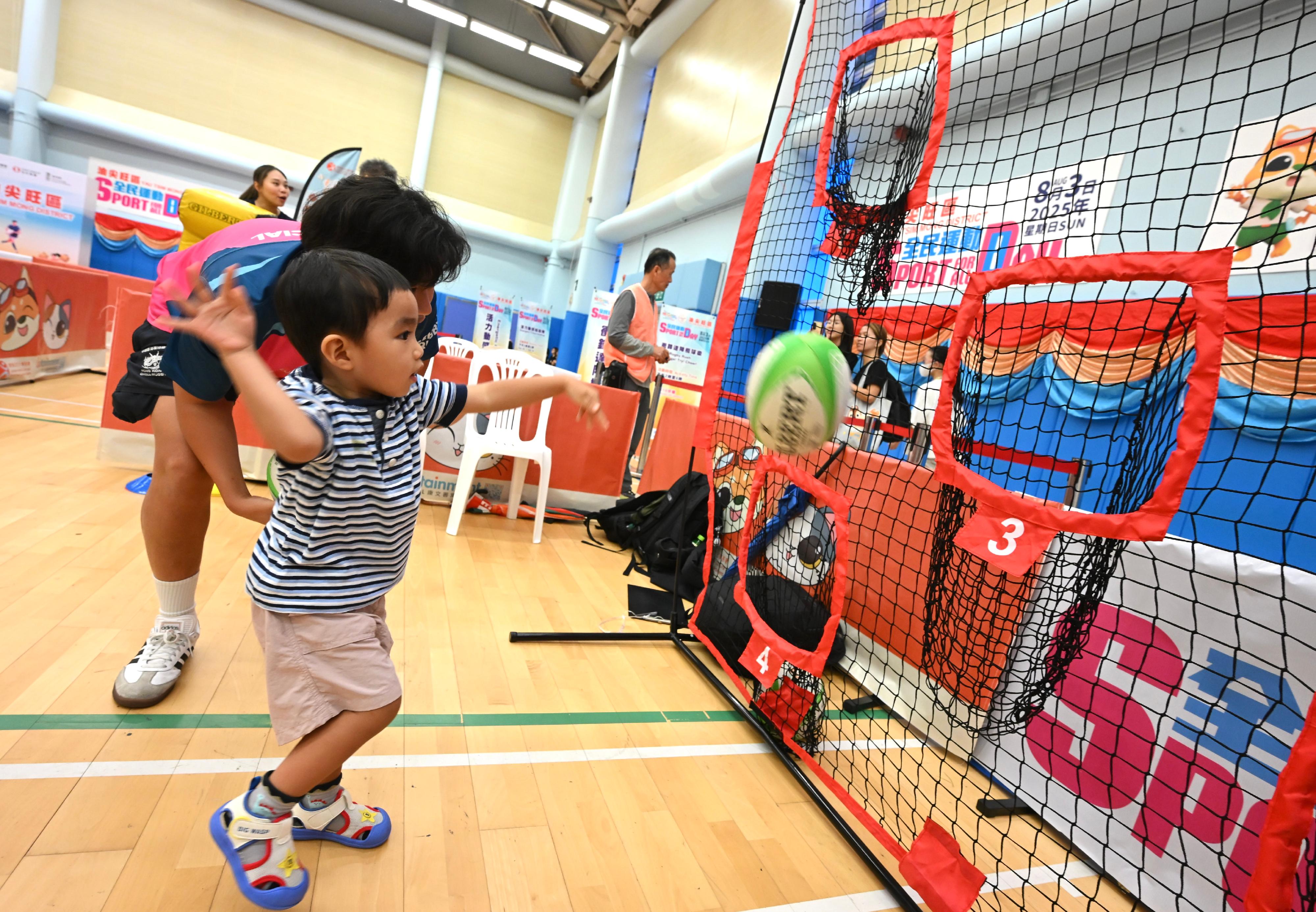 The Sport For All Day 2025 was held by the Leisure and Cultural Services Department today (August 3) with free recreation and sports programmes at designated sports centres in 18 districts for the public to join. Photo shows members of the public taking part in the rugby game. 