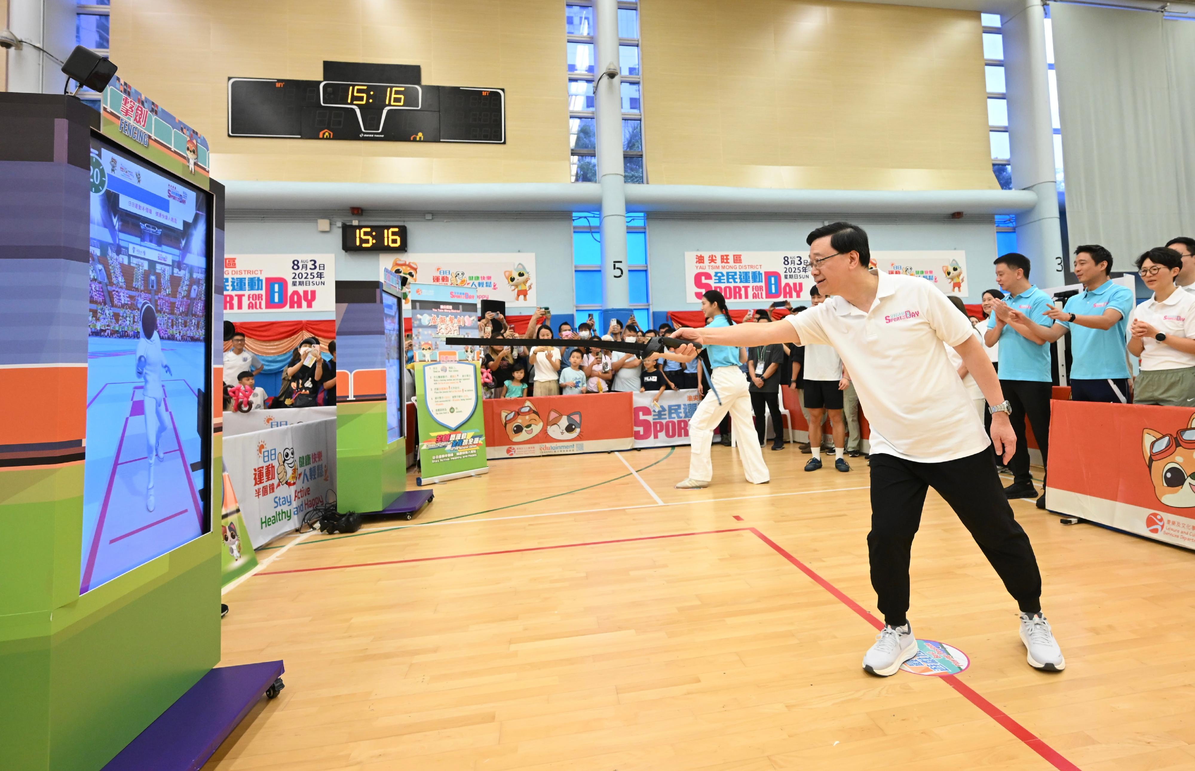 The Chief Executive, Mr John Lee, this afternoon (August 3) attended activities at the Kowloon Park Sports Centre main venue of the Sport For All Day 2025 held by the Leisure and Cultural Services Department, conveying to the public the benefits of regular exercise for physical and mental well-being. Photo shows Mr Lee participating in a virtual fencing game.
