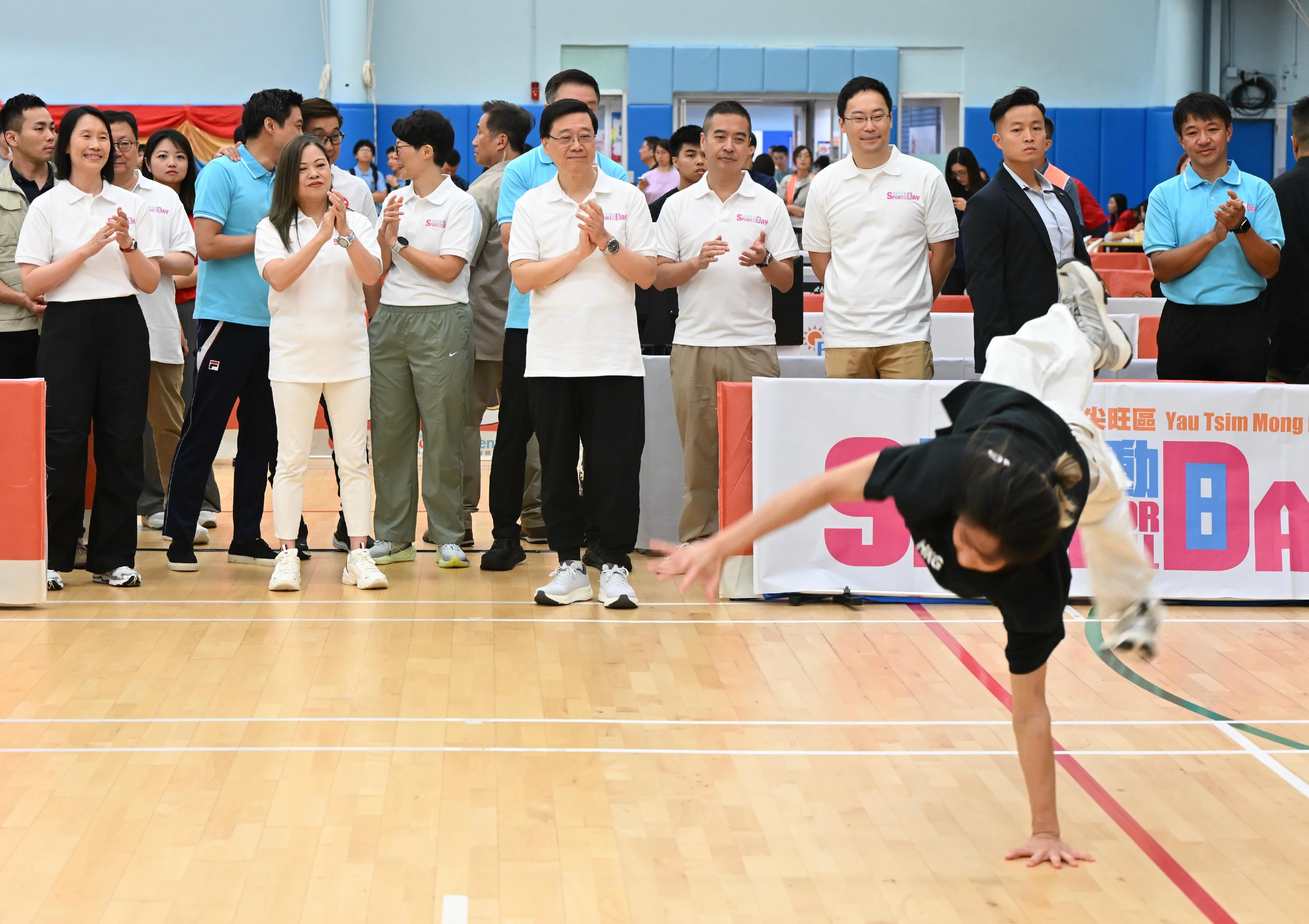 The Chief Executive, Mr John Lee, this afternoon (August 3) attended activities at the Kowloon Park Sports Centre main venue of the Sport For All Day 2025 held by the Leisure and Cultural Services Department, conveying to the public the benefits of regular exercise for physical and mental well-being. Photo shows Mr Lee (fifth right) and other guests watching a breaking performance.