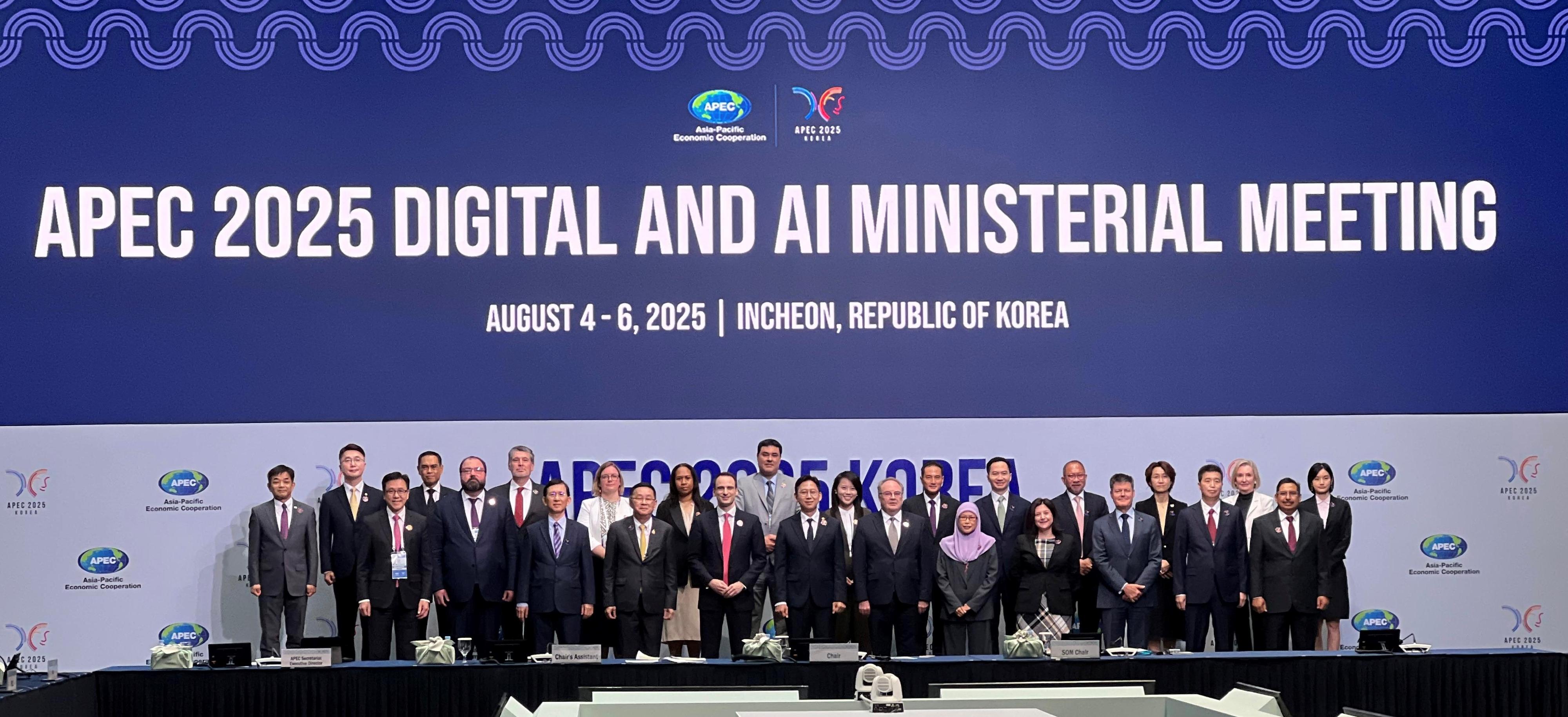 The Secretary for Innovation, Technology and Industry, Professor Sun Dong (front row, first left), attended the Asia-Pacific Economic Cooperation Digital and AI Ministerial Meeting in Incheon, Korea, today (August 4).