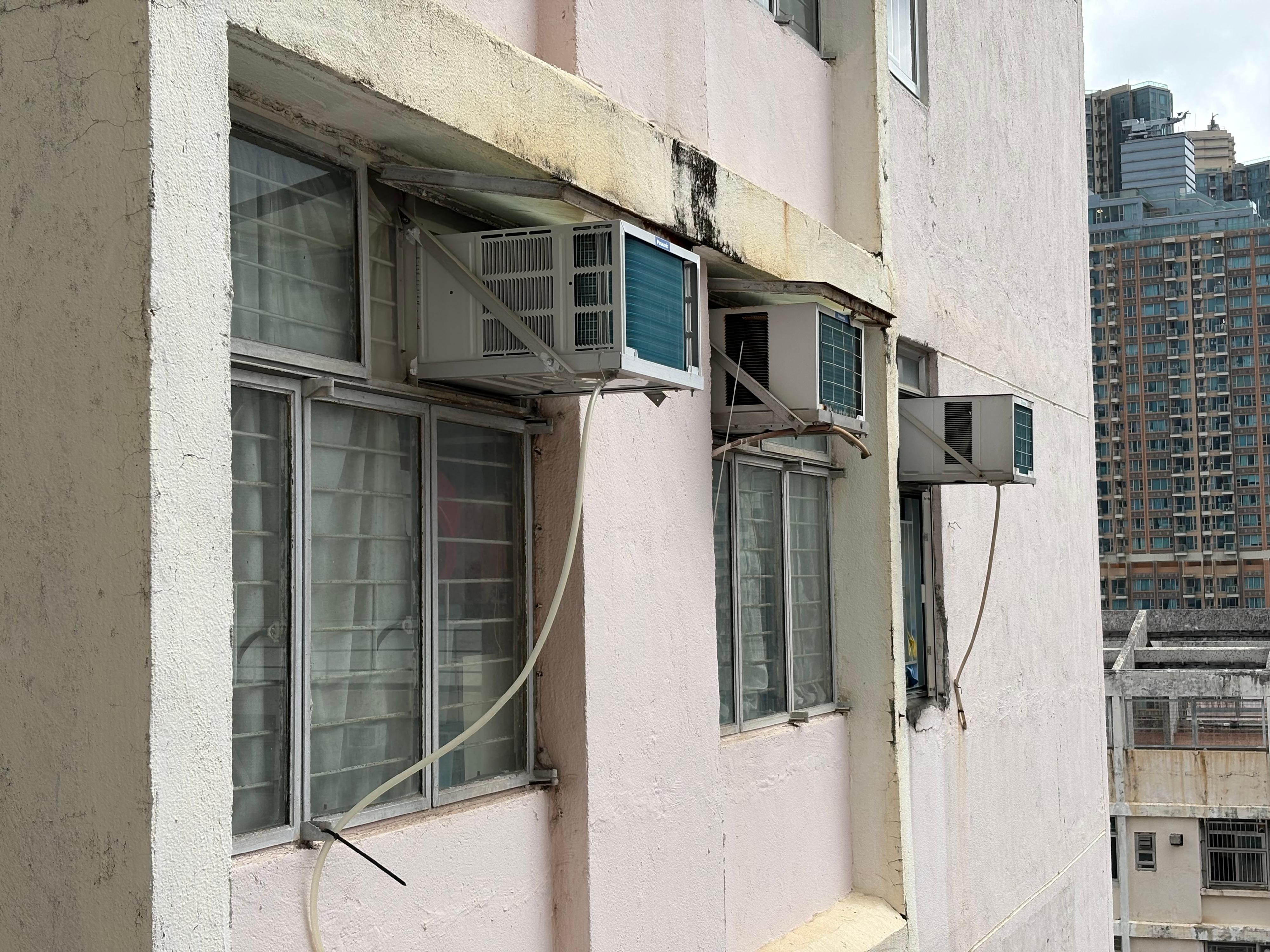 The Ombudsman, Mr Jack Chan, today (August 7) announced the results of a direct investigation operation into the Housing Department’s handling of air-conditioner dripping in public housing estates.