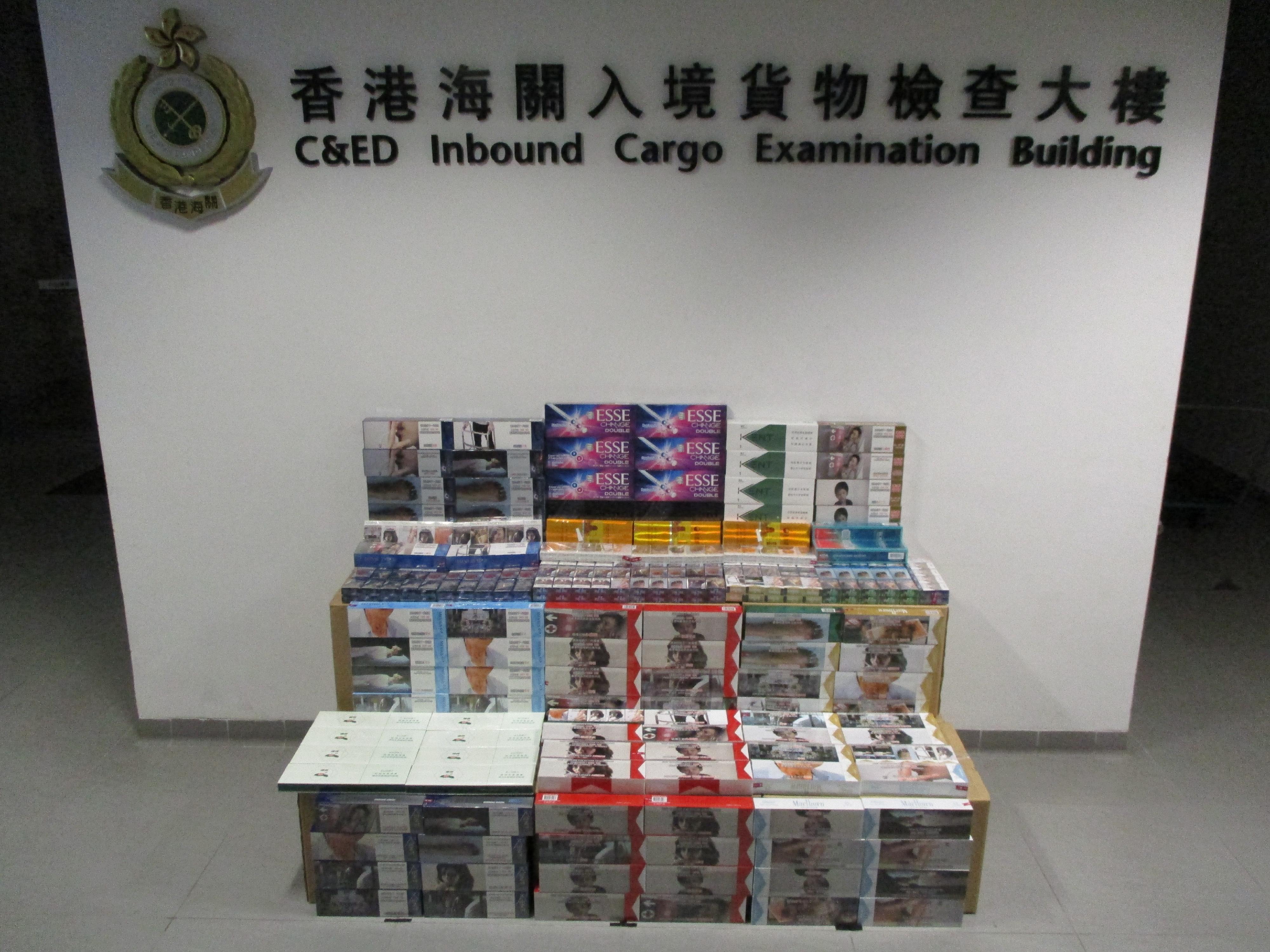 一名三十二歲男子因進口未完稅香煙及利用經更改車輛為走私用途，違反《應課稅品條例》和《進出口條例》，八月六日在西九龍裁判法院被判罪成，兩項控罪各被判監禁四個月，同期執行。圖示案中涉及的未完稅香煙。