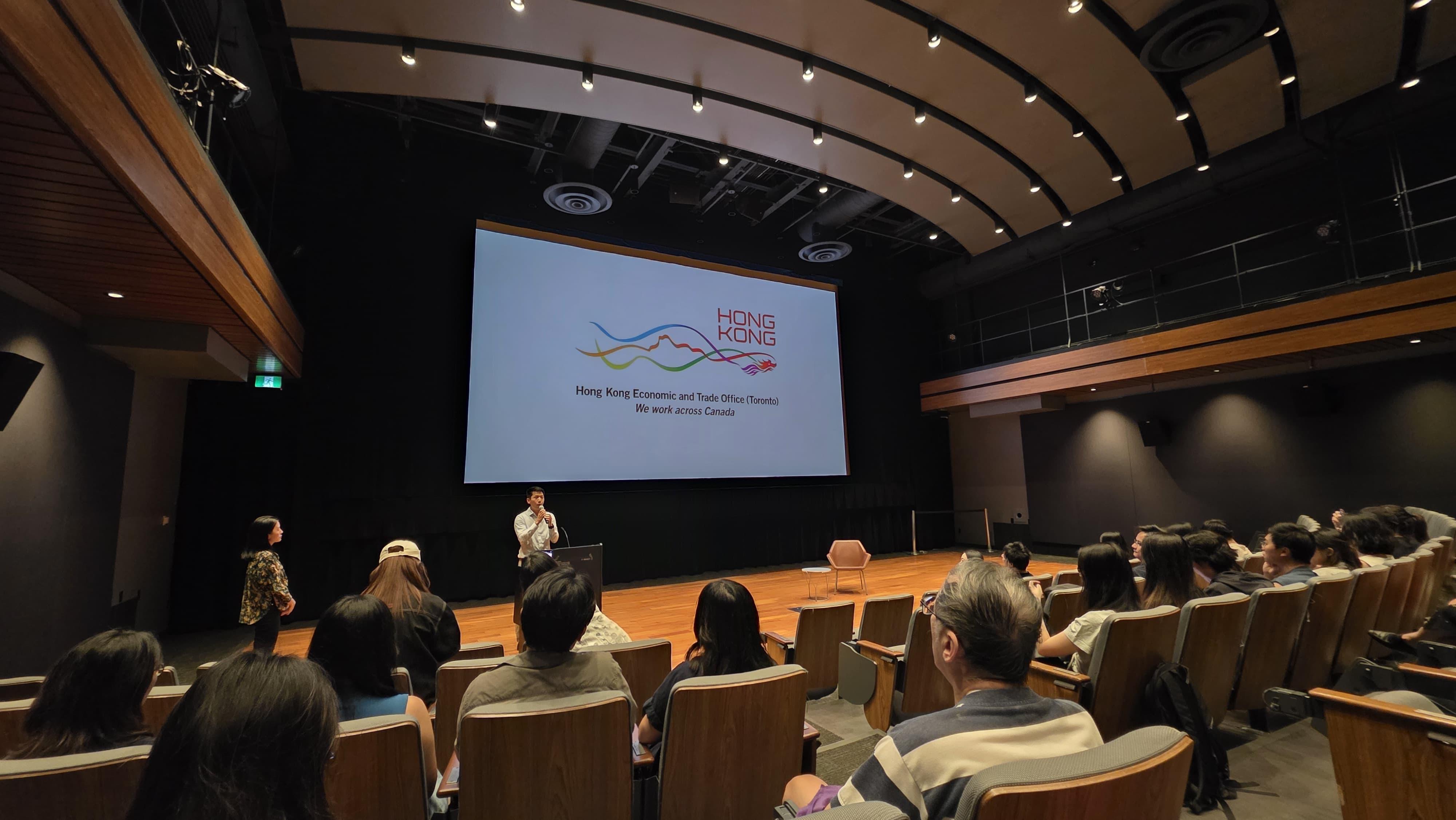 The Acting Director of the Hong Kong Economic and Trade Office (Toronto), Mr Gavin Yeung, speaks before the screening of the Hong Kong movie "Montages of a Modern Motherhood" at the Mulan International Film Festival in Toronto, Canada on August 9 (Toronto time).