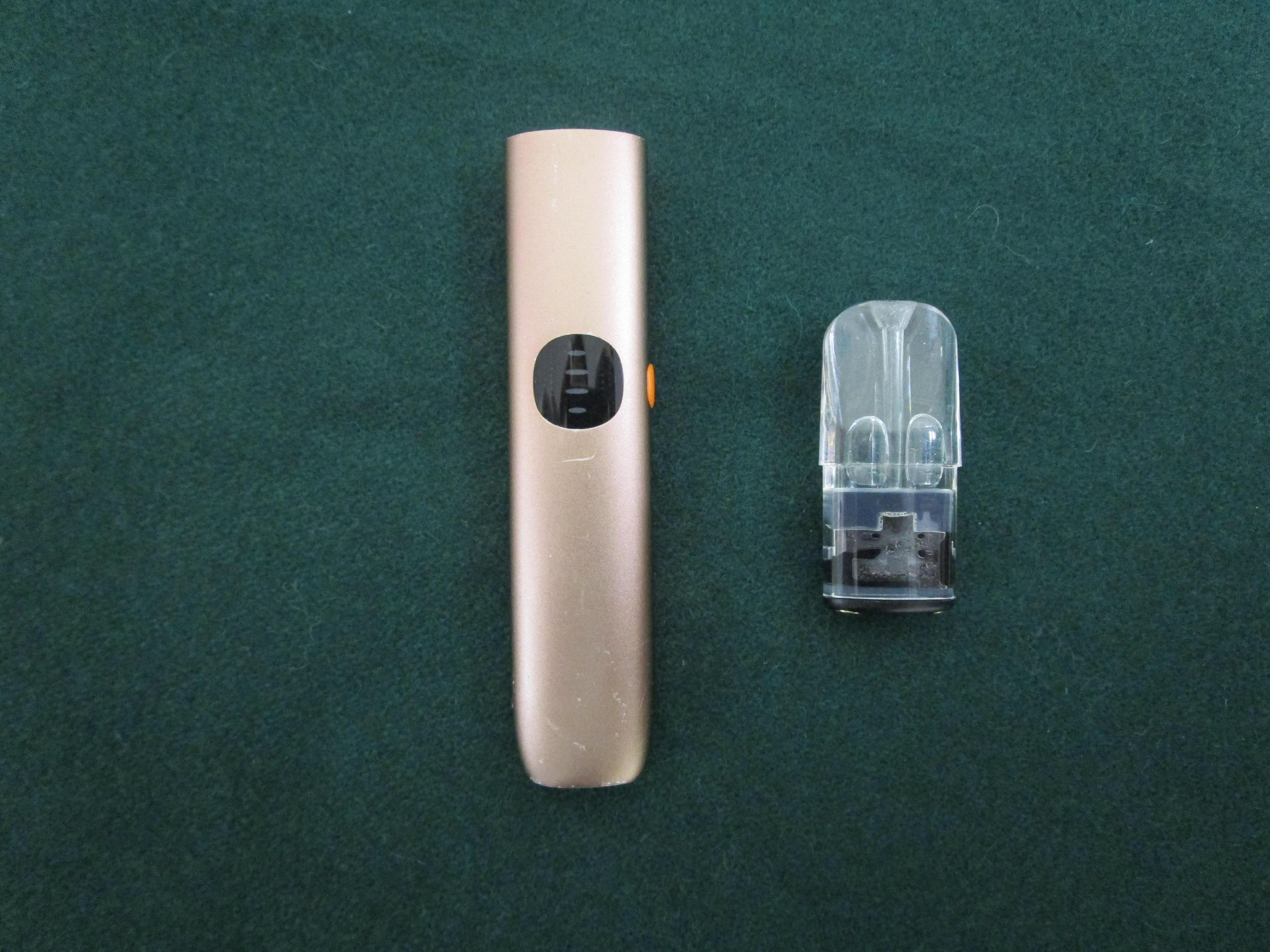 Hong Kong Customs on August 10 and 11 detected two cases involving possession of suspected dangerous drugs at the Lok Ma Chau Spur Line Control Point and Lok Ma Chau Control Point. Three suspected etomidate capsules, two vape sticks and about 1.27 grams of suspected liquid methamphetamine were seized. Photo shows the suspected etomidate capsule and vape stick seized in the first case.