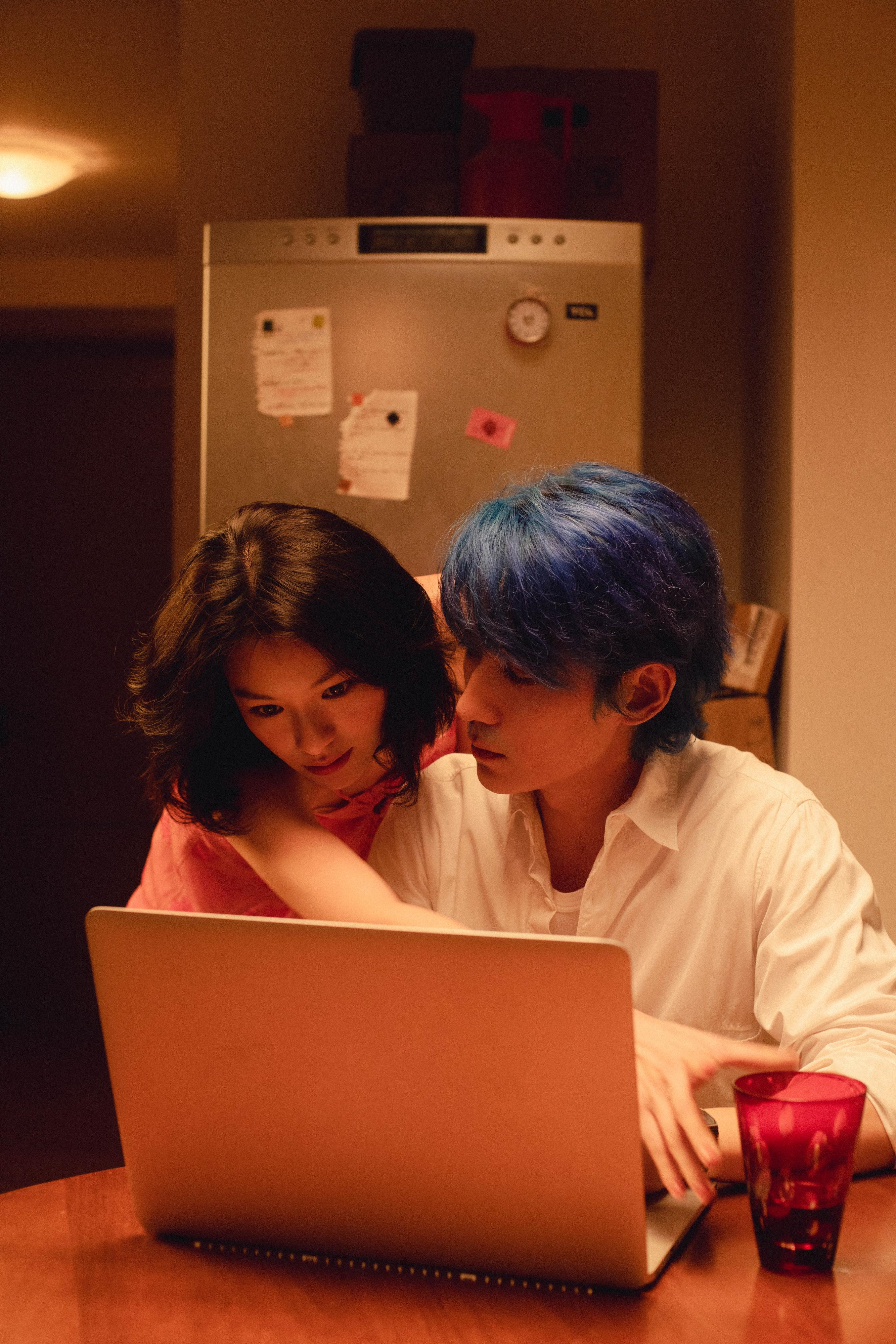 The Chinese Film Panorama 2025, jointly presented by the Leisure and Cultural Services Department and the Southern Film Culture Foundation, will be held from September 10 to October 29. Twelve films produced on the Mainland with a variety of styles and themes will be screened. Photo shows a film still of "Land of Broken Hearts" (2024). 