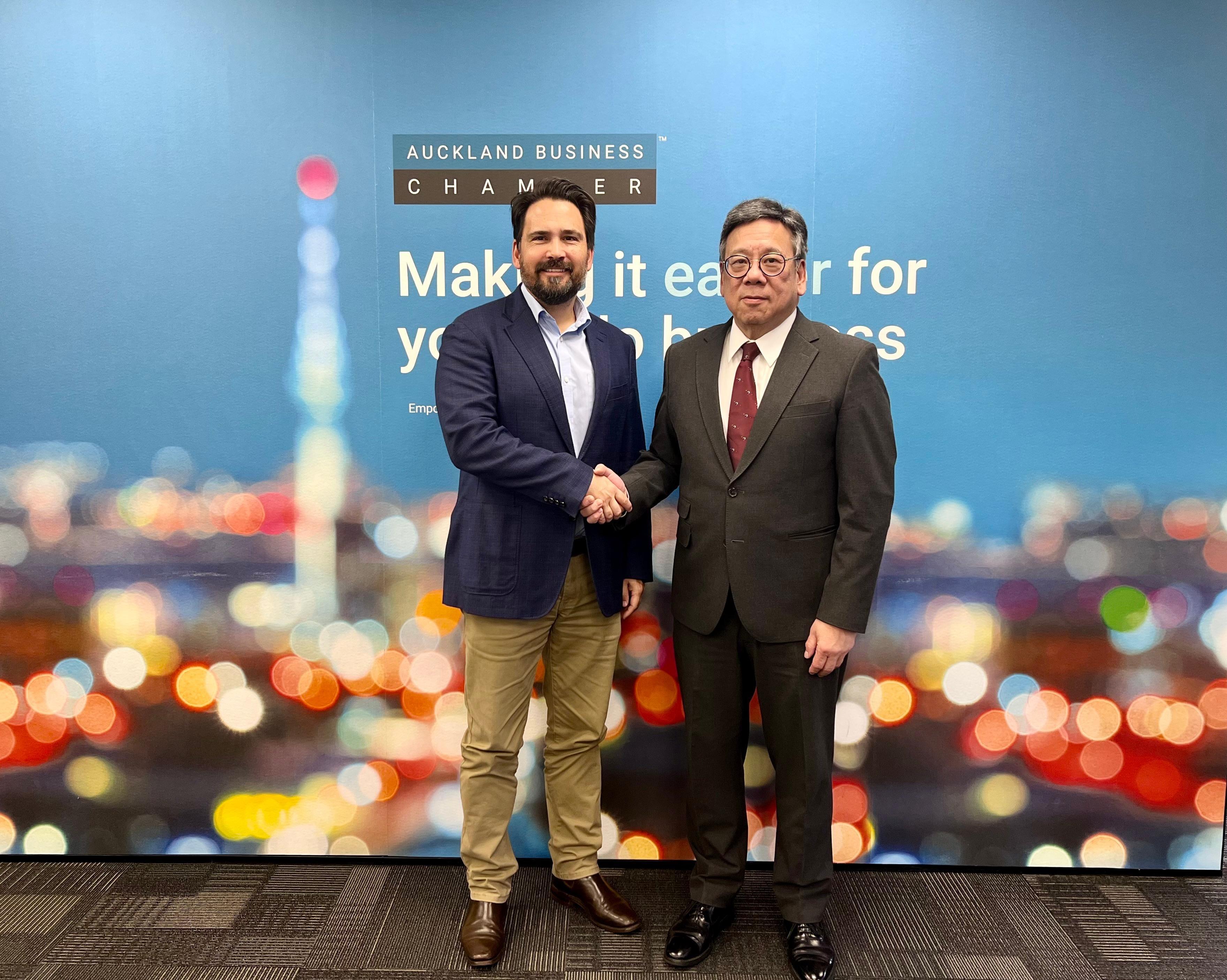The Secretary for Commerce and Economic Development, Mr Algernon Yau, arrived in Auckland today (August 12) to continue his visit to New Zealand. Photo shows Mr Yau (right) meeting with the Chief Executive Officer of the Auckland Business Chamber, Mr Simon Bridges (left), to update him on Hong Kong's latest developments, such as the Northern Metropolis development, and initiatives to attract enterprises and investment around the globe.