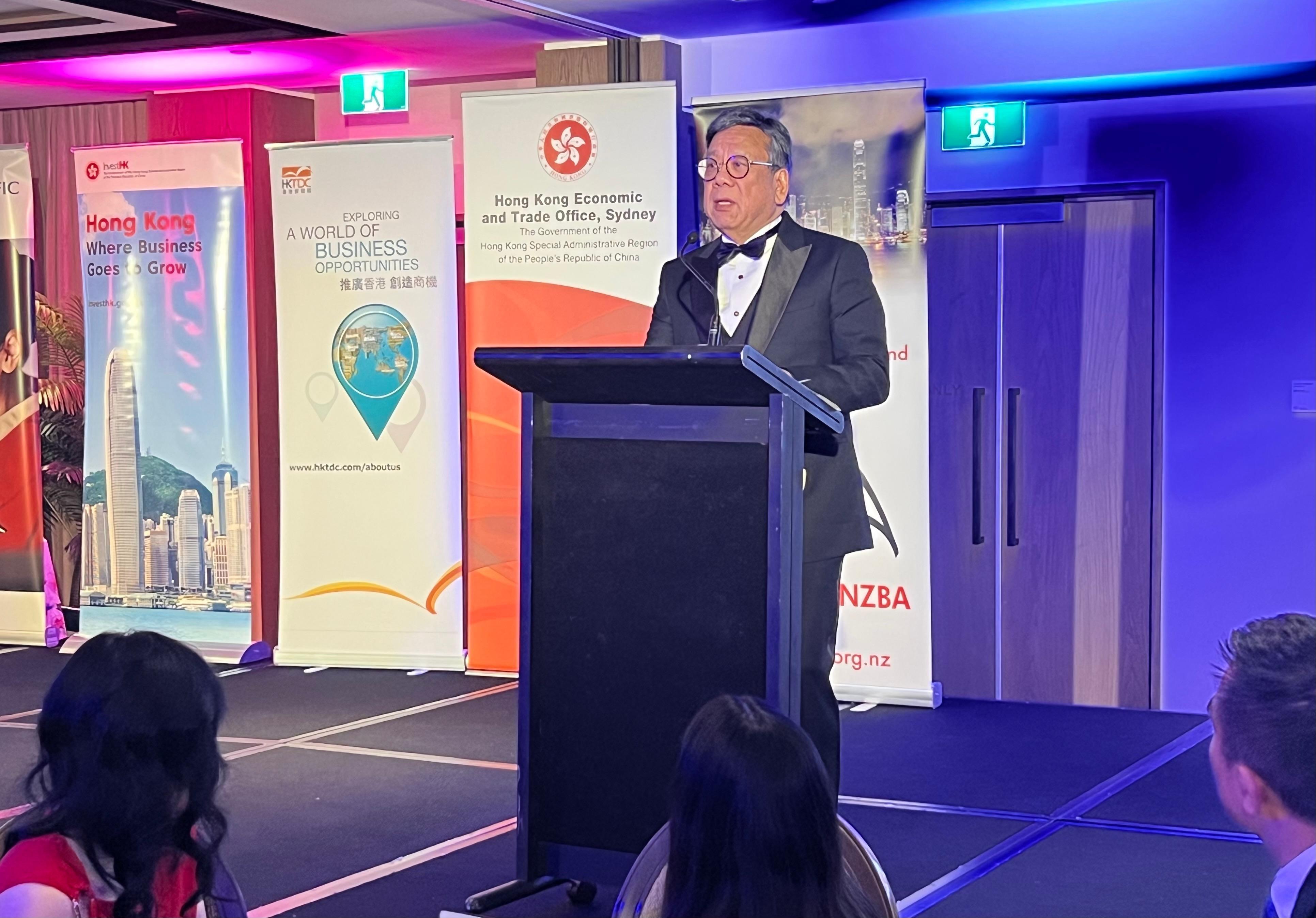 The Secretary for Commerce and Economic Development, Mr Algernon Yau, arrived in Auckland today (August 12) to continue his visit to New Zealand. Photo shows Mr Yau speaking at the Hong Kong Dinner cohosted by the Hong Kong Economic and Trade Office, Sydney and the Hong Kong New Zealand Business Association.