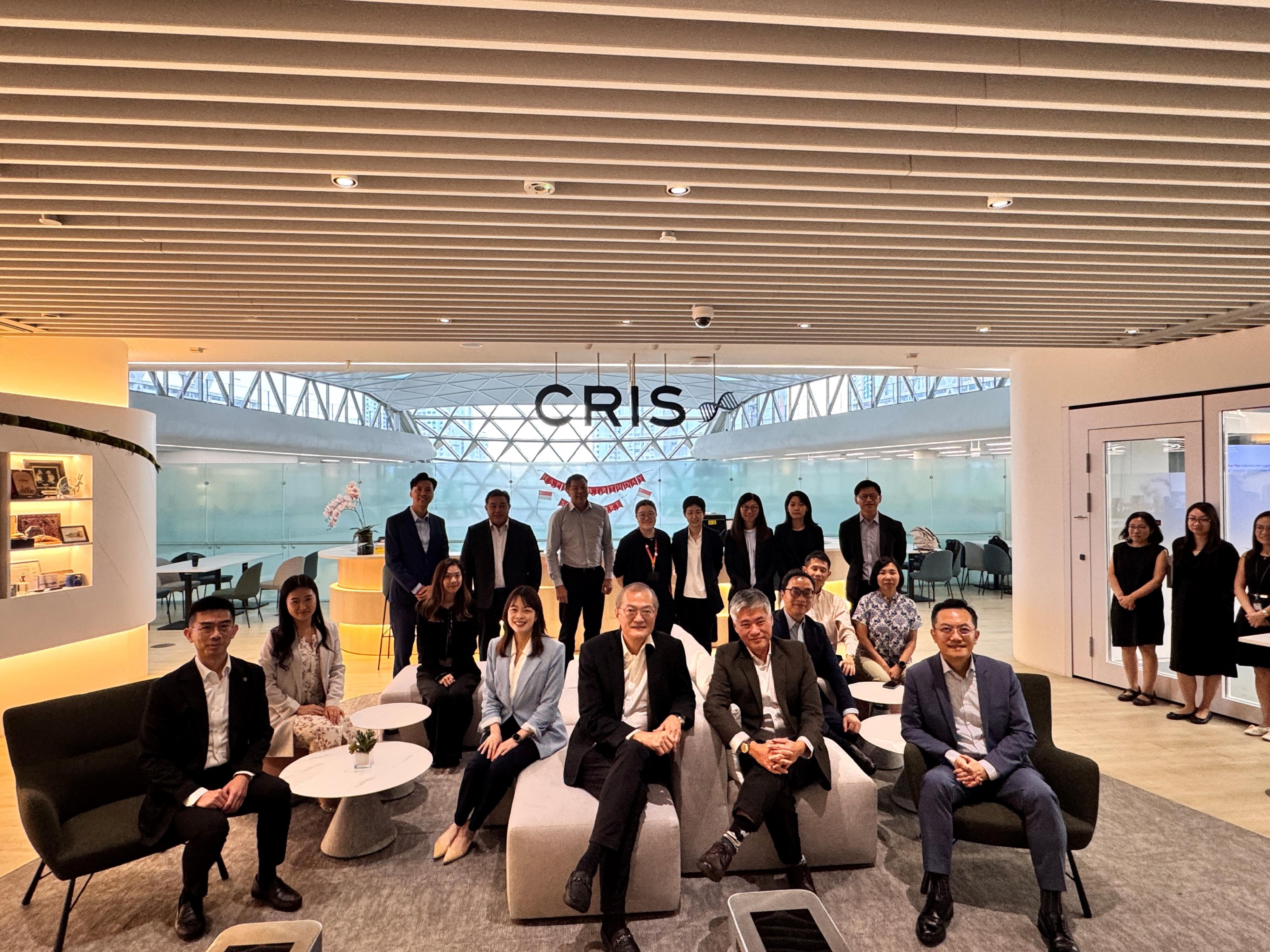 The Secretary for Health, Professor Lo Chung-mau, led a delegation to meet with the Consortium for Clinical Research and Innovation, Singapore (CRIS), in Singapore today (August 12). Photo shows Professor Lo (front row, fifth left); the Chief Executive Officer of the CRIS, Associate Professor Danny Soon (front row, fifth right); the Director of Health, Dr Ronald Lam (front row, first right); Deputy Secretary for Health Ms Elaine Mak (front row, fourth left), and other attendees taking a picture after the meeting.
