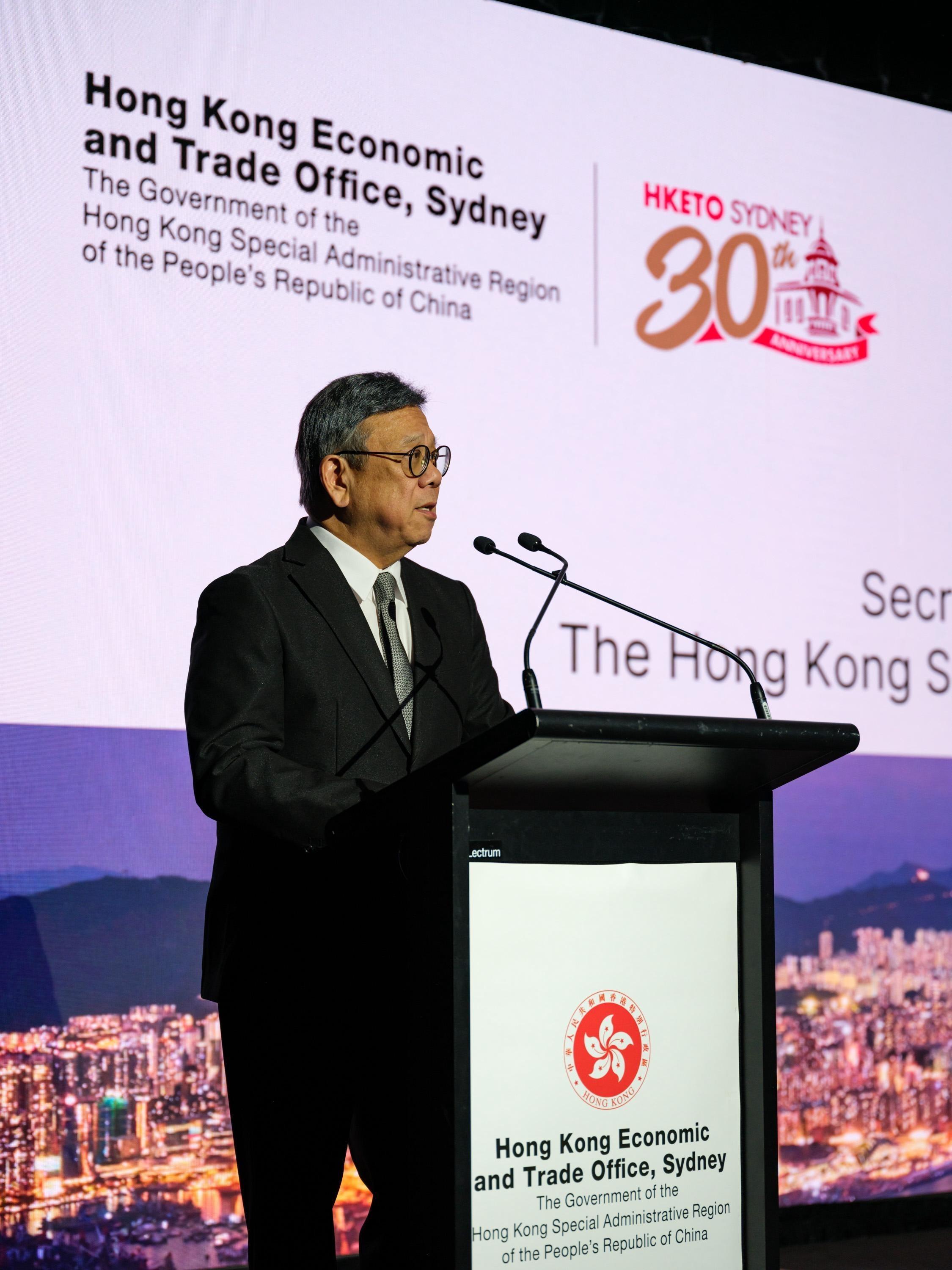 The Secretary for Commerce and Economic Development, Mr Algernon Yau, proceeded to Sydney today (August 13) to start his visit to Australia to deepen collaboration in trade and investment between Hong Kong and Australia. Photo shows Mr Yau speaking at a reception to celebrate the 30th anniversary of the establishment of the Hong Kong Economic and Trade Office, Sydney.