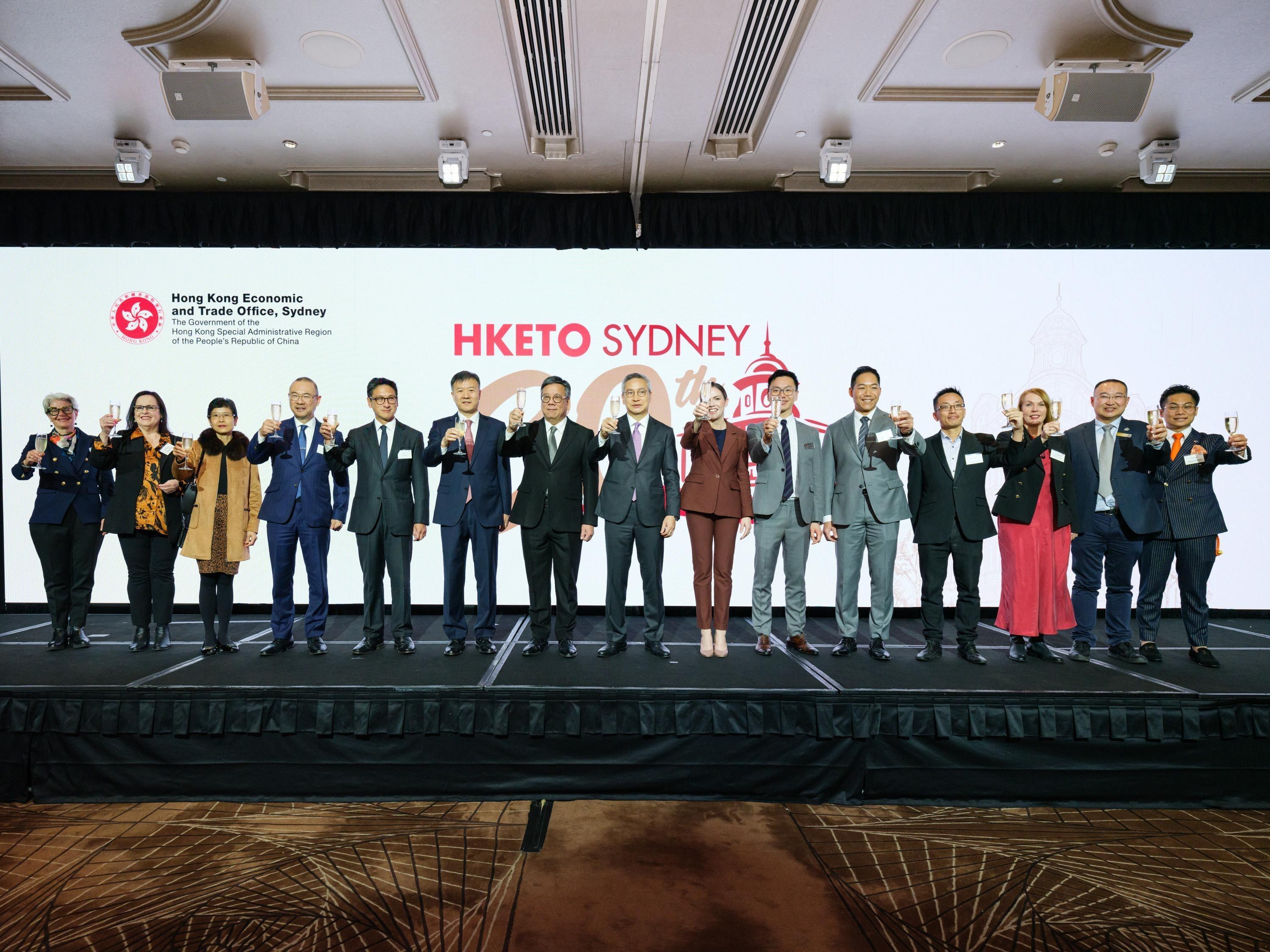 The Secretary for Commerce and Economic Development, Mr Algernon Yau, proceeded to Sydney today (August 13) to start his visit to Australia to deepen collaboration in trade and investment between Hong Kong and Australia. Photo shows Mr Yau (seventh left); the Consul-General of the People's Republic of China in Sydney, Mr Wang Yu (sixth left); the Director of the Hong Kong Economic and Trade Office, Sydney, Mr Ricky Chong (eighth left); and other guests officiating at a reception to celebrate the 30th anniversary of the establishment of the Hong Kong Economic and Trade Office, Sydney.