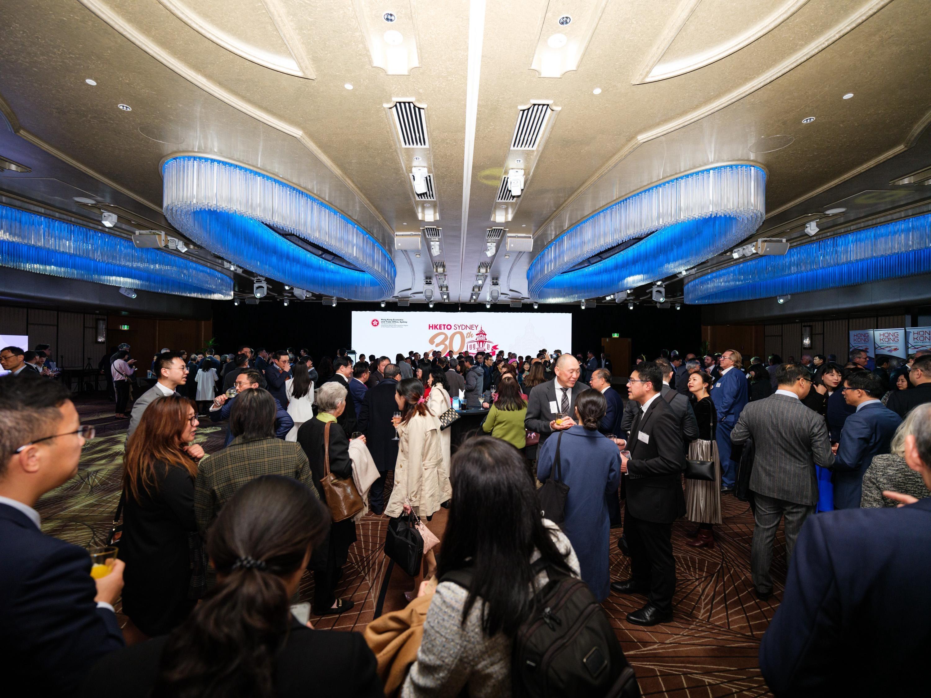 The Secretary for Commerce and Economic Development, Mr Algernon Yau, attended a reception to celebrate the 30th anniversary of the establishment of the Hong Kong Economic and Trade Office, Sydney, in Sydney, Australia, today (August 13). The reception brought together over 300 distinguished guests from various sectors, including political and business circles, media, academia, community groups and government representatives.