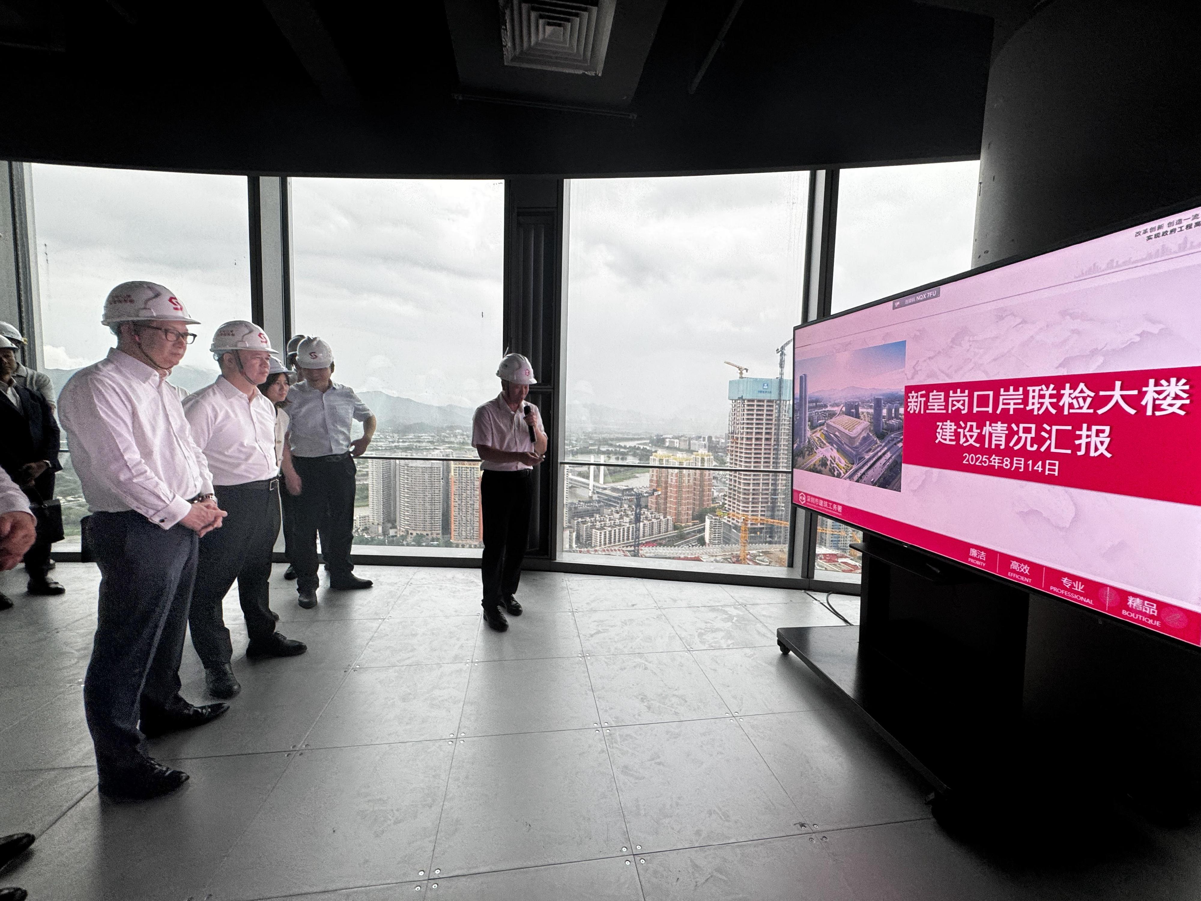 A delegation of the Hong Kong Special Administrative Region Government led by the Secretary for Security, Mr Tang Ping-keung, and a delegation of the Shenzhen Municipal Government led by Vice Mayor of the Shenzhen Municipal Government Mr Luo Huanghao held a task force meeting on the collaboration for the planning and development of Hong Kong-Shenzhen control points in Shenzhen today (August 14). Photo shows Mr Tang (first left) visiting the Huanggang port tower to learn about the latest progress.