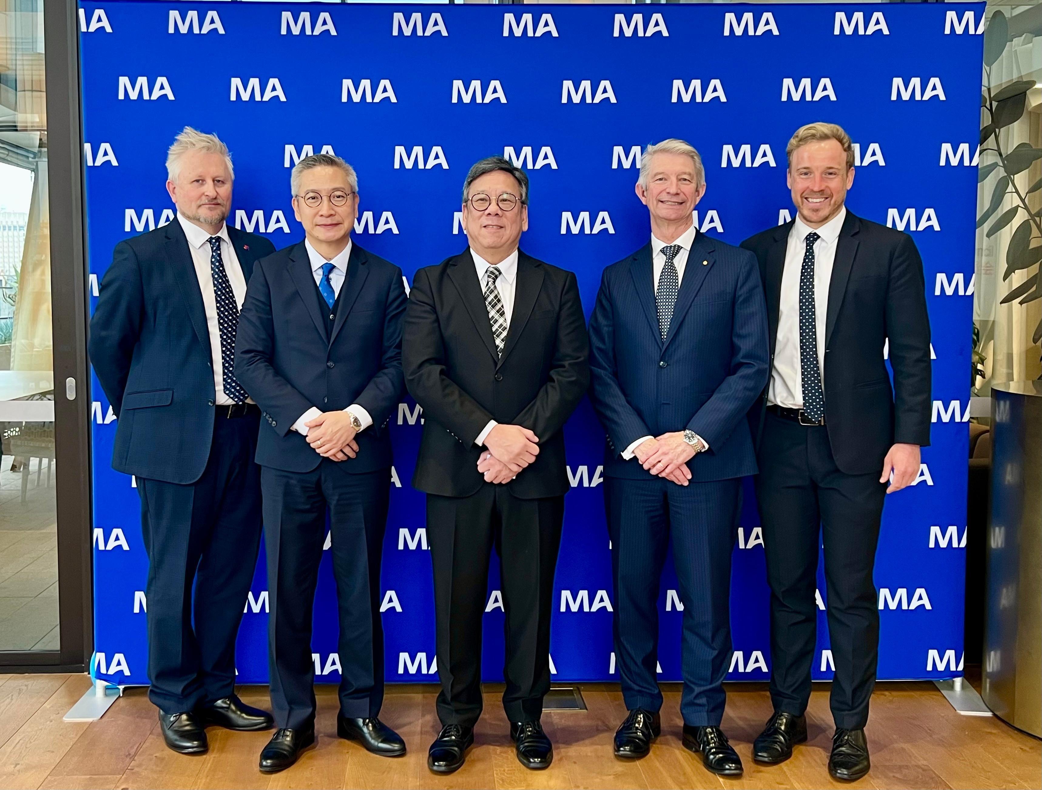 The Secretary for Commerce and Economic Development, Mr Algernon Yau, continued his visit to Sydney, Australia, today (August 14) to promote Hong Kong's advantages as an international trade centre and a premier destination for business and investment. Photo shows Mr Yau (centre) and the National President of the Australia China Business Council, Mr David Olsson (second right), after a meeting. Also pictured is the Director of the Hong Kong Economic and Trade Office, Sydney, Mr Ricky Chong (second left).
