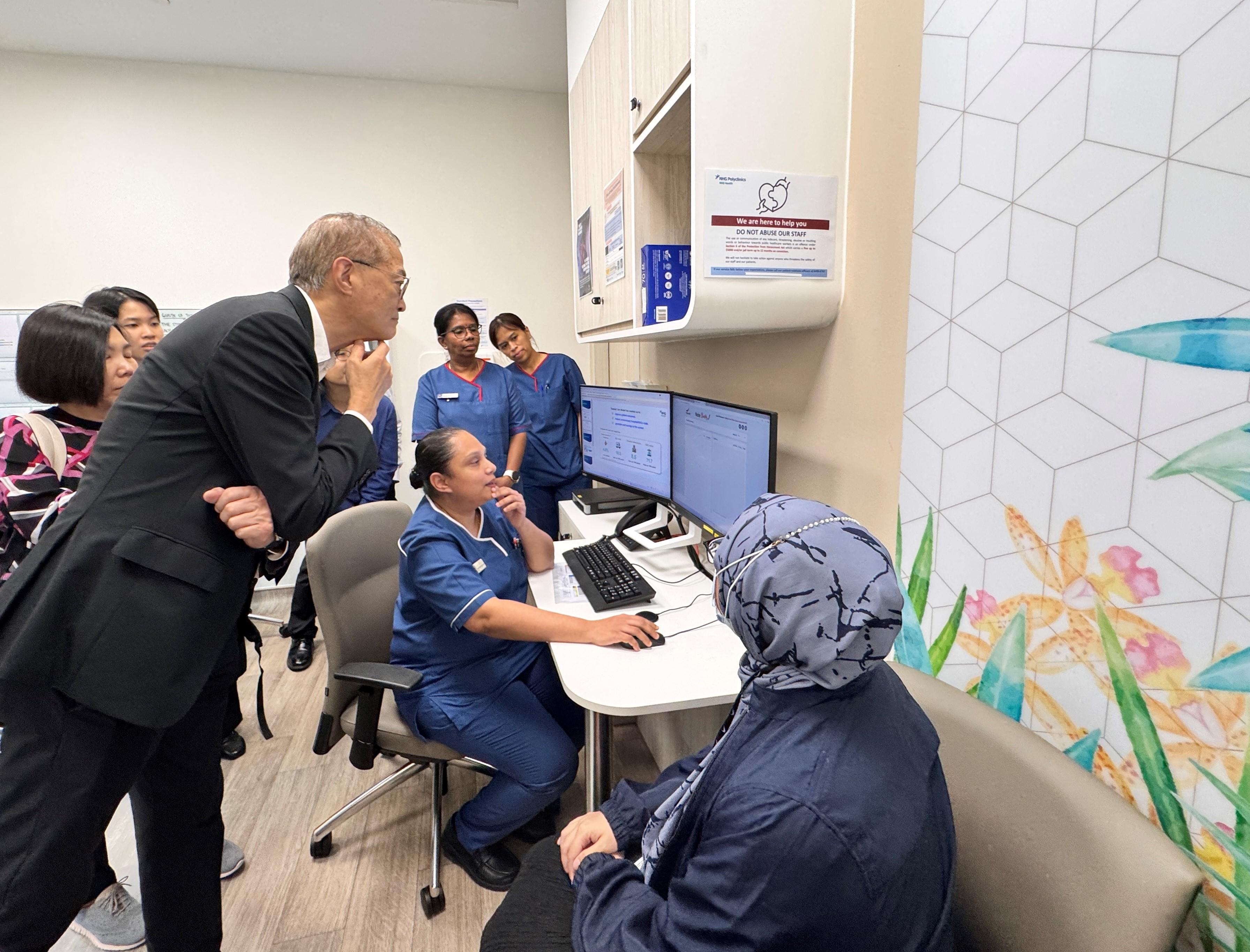 The Secretary for Health, Professor Lo Chung-mau (first left), visits the National Healthcare Group Sembawang Polyclinic in Singapore today (August 14).

