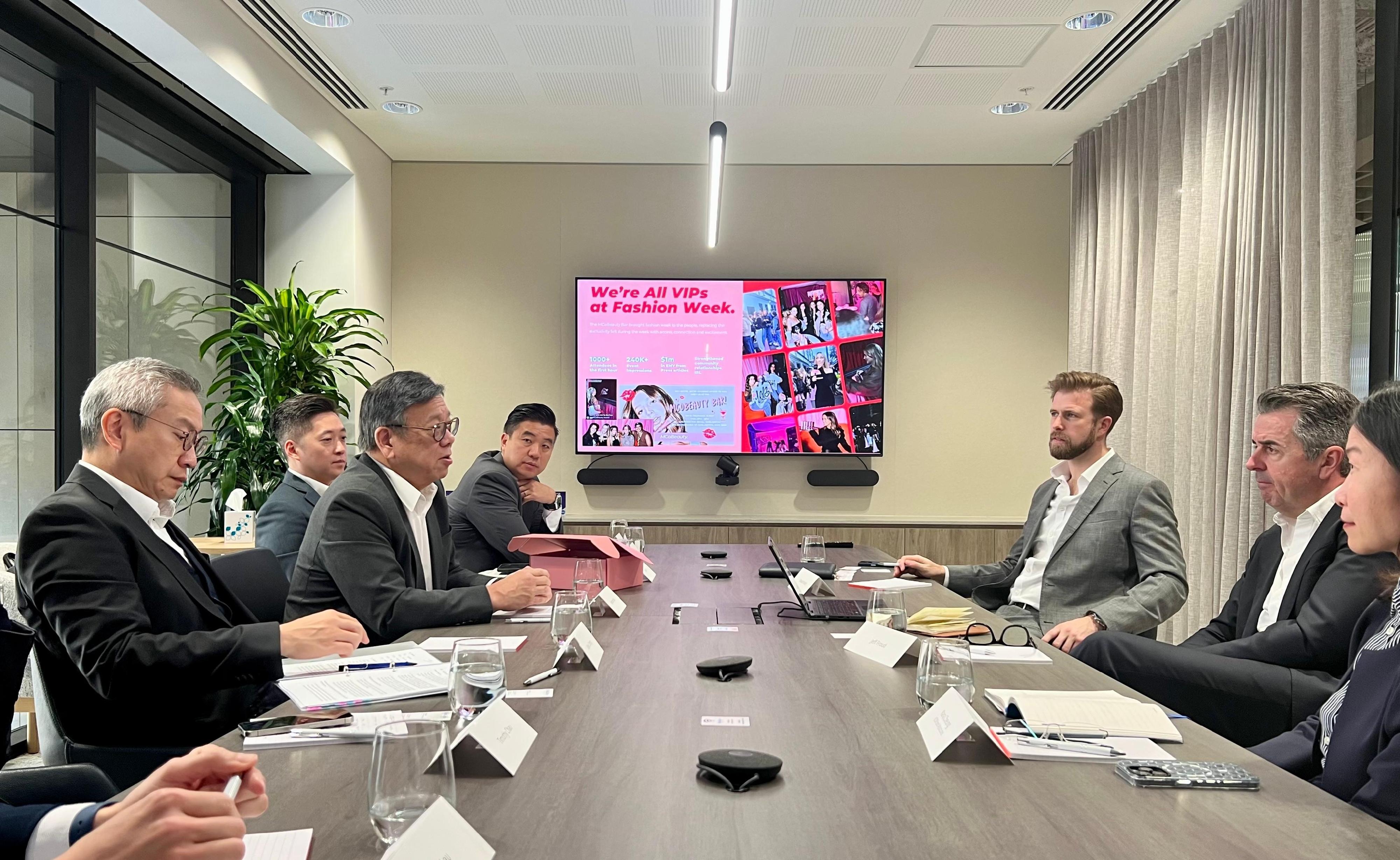 The Secretary for Commerce and Economic Development, Mr Algernon Yau, continued with the last day of his visit to Sydney, Australia, today (August 15). Photo shows Mr Yau (second left) meeting with the senior management of an enterprise specialising in beauty and wellness products to exchange views on the vast potential of the Asian market during his visit to the enterprise. Looking on is the Director of the Hong Kong Economic and Trade Office, Sydney, Mr Ricky Chong (first left).