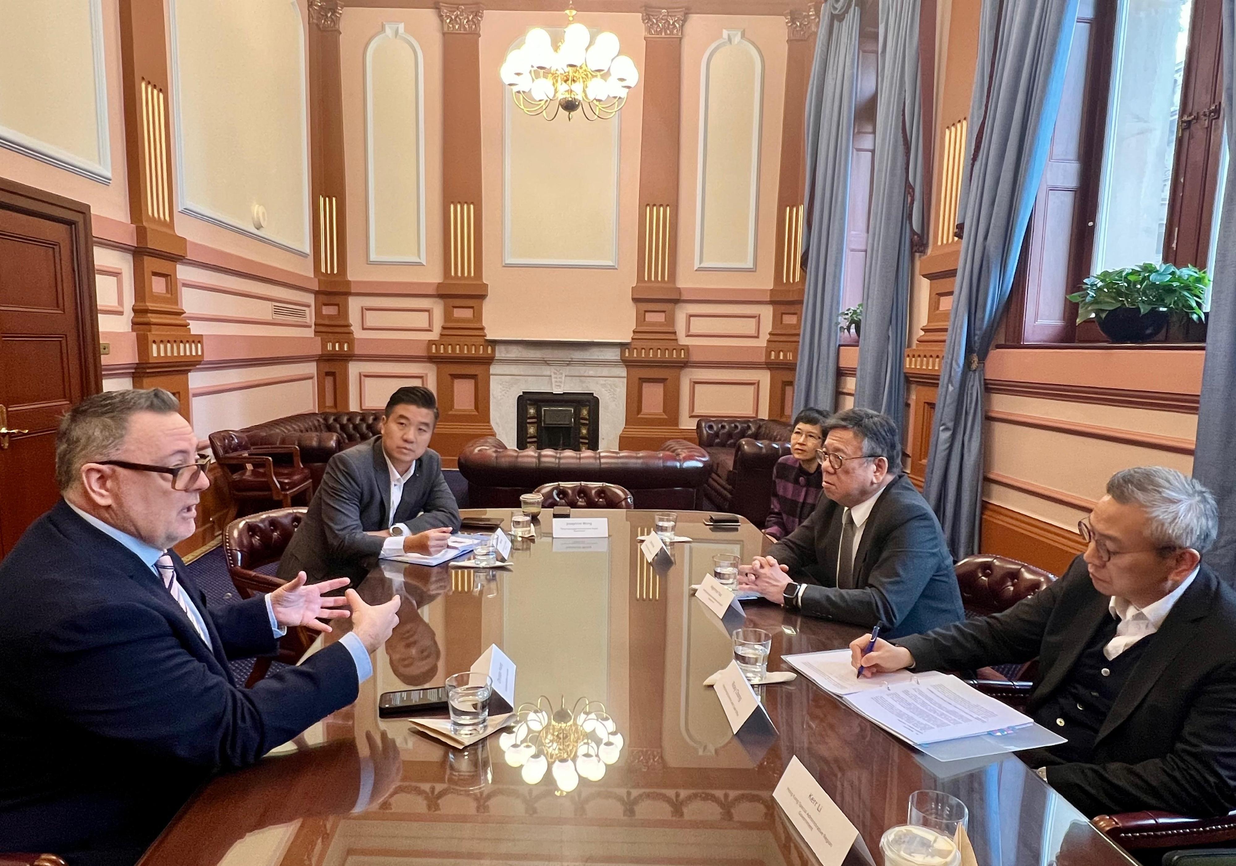 The Secretary for Commerce and Economic Development, Mr Algernon Yau, continued with the last day of his visit to Sydney, Australia, today (August 15). Photo shows Mr Yau (second right) meeting with a representative of the Australian Distillers Association to introduce Hong Kong's reduction of liquor duty to promote liquor trading and boost the development of high value-added industries including logistics and storage, tourism as well as high-end food and beverage consumption. Looking on is the Director of the Hong Kong Economic and Trade Office, Sydney, Mr Ricky Chong (first right).