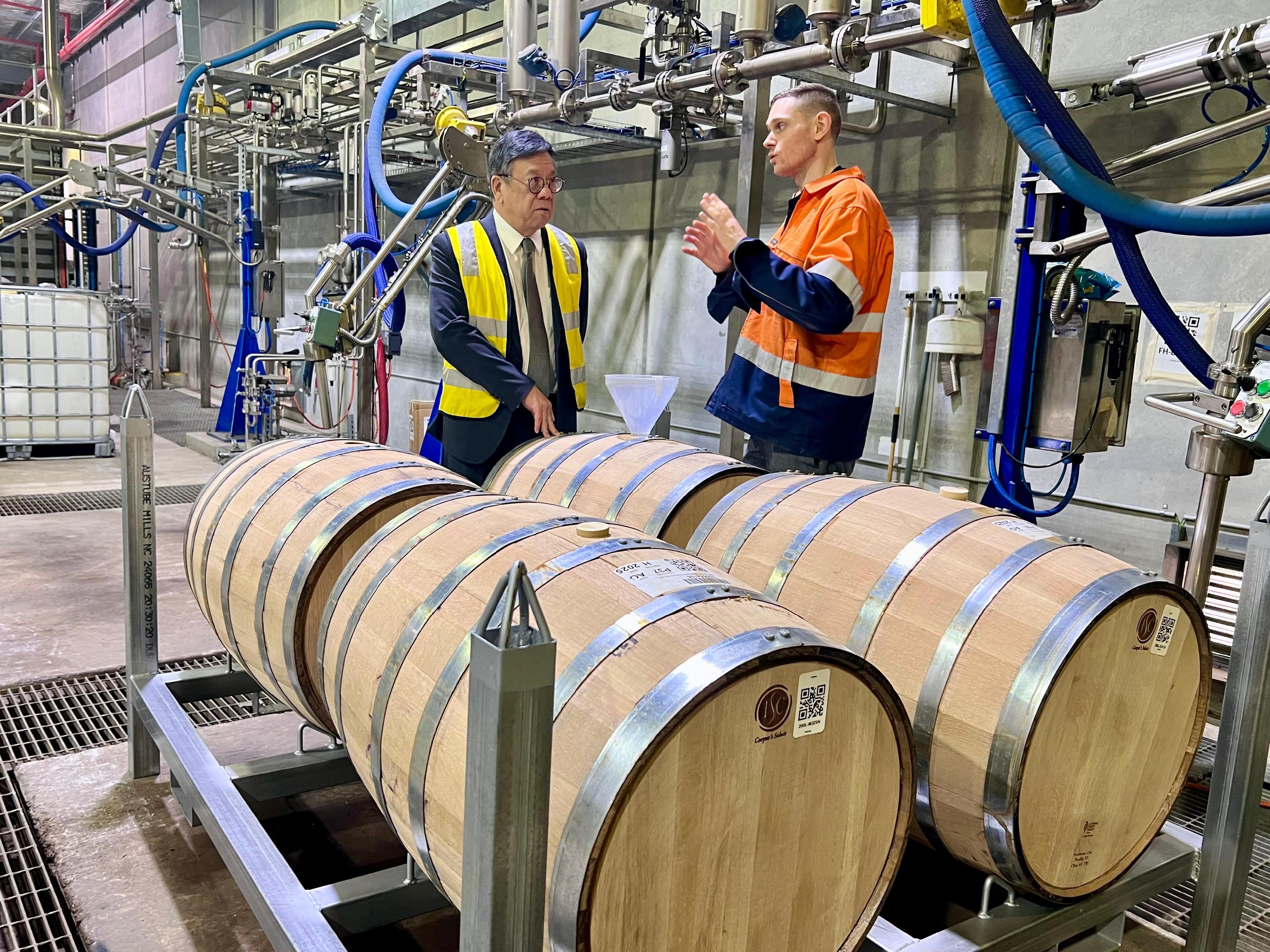 The Secretary for Commerce and Economic Development, Mr Algernon Yau, continued with the last day of his visit to Sydney, Australia, today (August 15). Photo shows Mr Yau (left) visiting a distillery to understand more about the process of distilling.