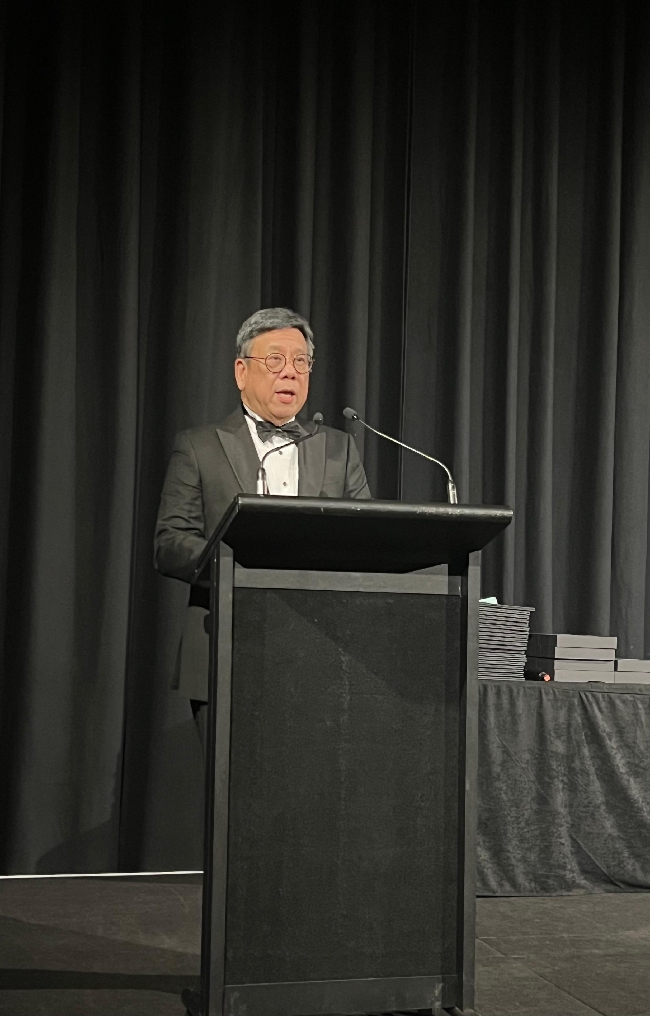 The Secretary for Commerce and Economic Development, Mr Algernon Yau, continued with the last day of his visit to Sydney, Australia, today (August 15). Photo shows Mr Yau speaking at the Hong Kong Australia Business Association NSW Chapter Business Awards Gala Dinner, to share with the Australian business community the distinctive advantages of Hong Kong under the "one country, two systems" principle and the opportunities ahead for collaboration between Hong Kong and Australia