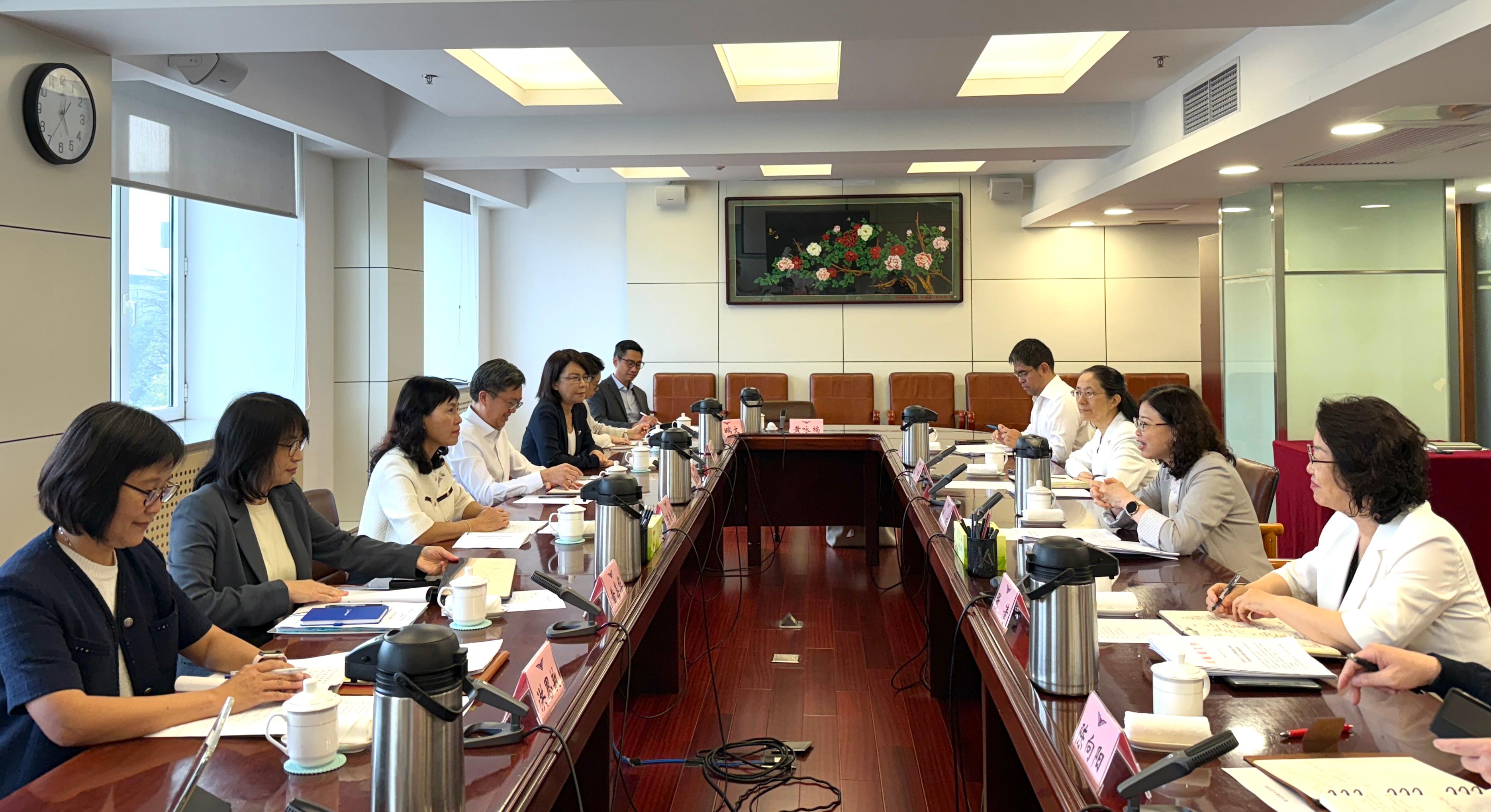 The Secretary for Transport and Logistics, Ms Mable Chan, commenced her two-day visit to Beijing today (August 18). Photo shows Ms Chan (third left) meeting with Deputy Administrator of the Civil Aviation Administration of China Ms Liang Nan (second right) to give an update on Hong Kong's latest developments in aviation. Looking on is the Permanent Secretary for Transport and Logistics, Mr Kevin Choi (fourth left).