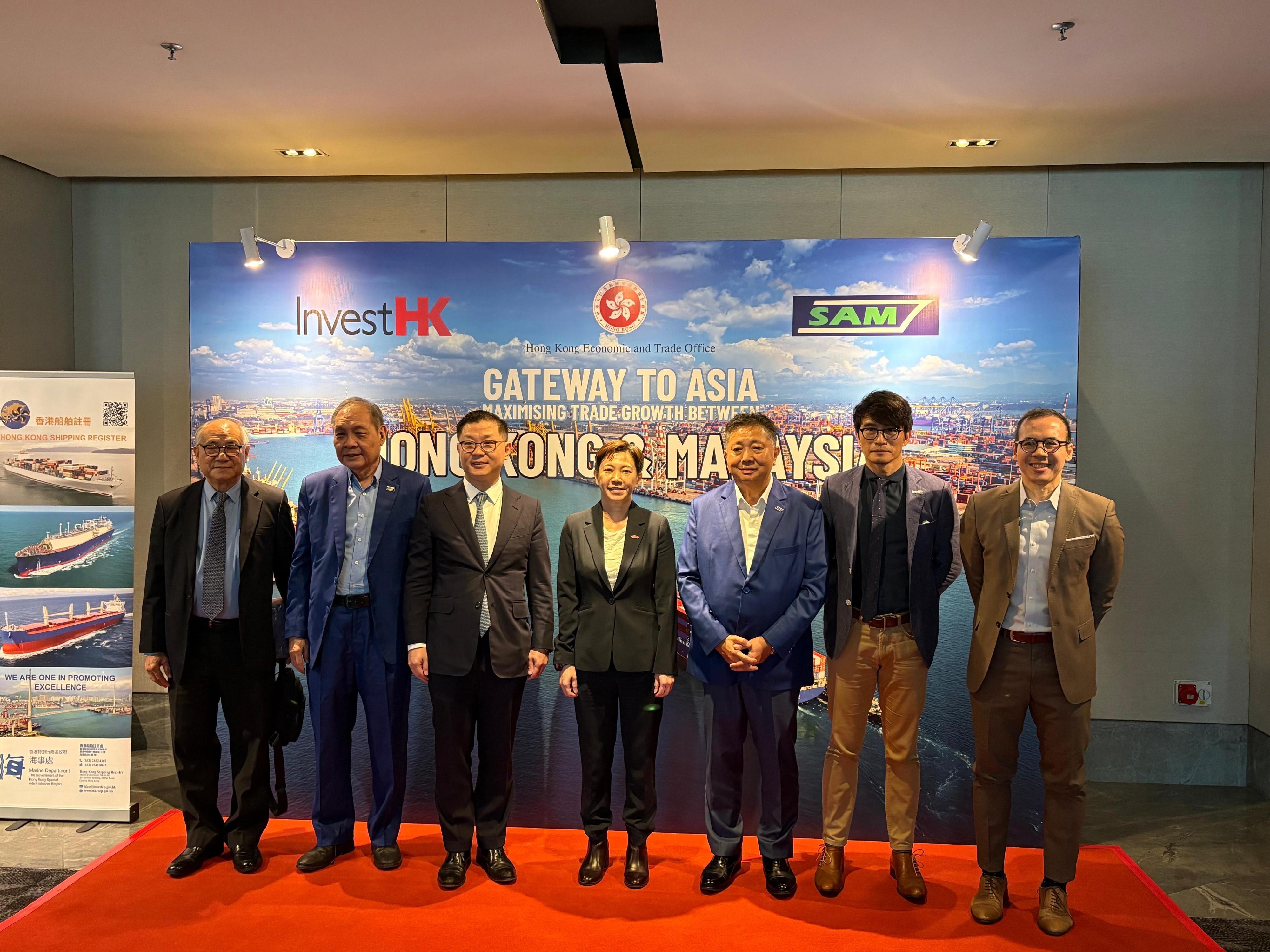 The Hong Kong Economic and Trade Office in Jakarta (HKETO Jakarta), in partnership with Invest Hong Kong (InvestHK) and the Shipping Association Malaysia (SAM), and with the support of the Singapore Regional Desk of the Hong Kong Shipping Registry, organised a business seminar titled "Gateway to Asia: Maximising Maritime and Trade Potential between Hong Kong and Malaysia" today (August 18) in Kuala Lumpur, Malaysia. Photo shows the Director-General of the HKETO Jakarta, Miss Libera Cheng (centre); Chairman of SAM, Mr Ooi Lean Hin (third right); Member of Promotion and External Relations Committee of the Hong Kong Maritime and Port Development Board, Mr Edward Liu (third left); the Head of Transport, Logistics and Industrials of InvestHK, Mr Benjamin Wong (second right); the Chairman of the Promotion Sub-Committee of Hong Kong Maritime Arbitration Group, Captain Lee Fook-choon (first left); and other guests at the seminar.  
