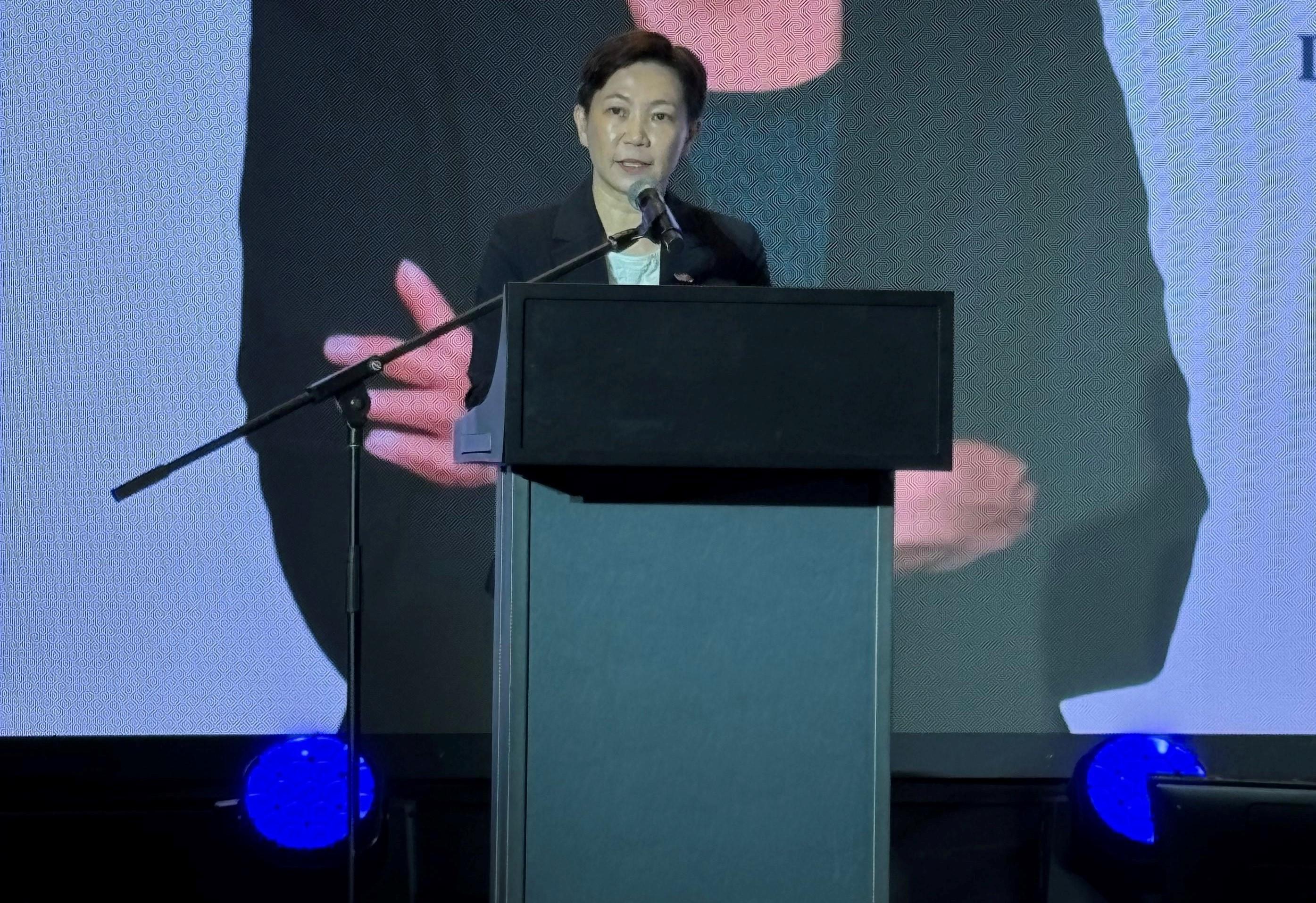 香港駐雅加達經濟貿易辦事處處長鄭青文今日（八月十八日）在馬來西亞吉隆坡舉行的「聯動亞洲：香港與馬來西亞的航運貿易潛能」商務研討會致開幕辭。
