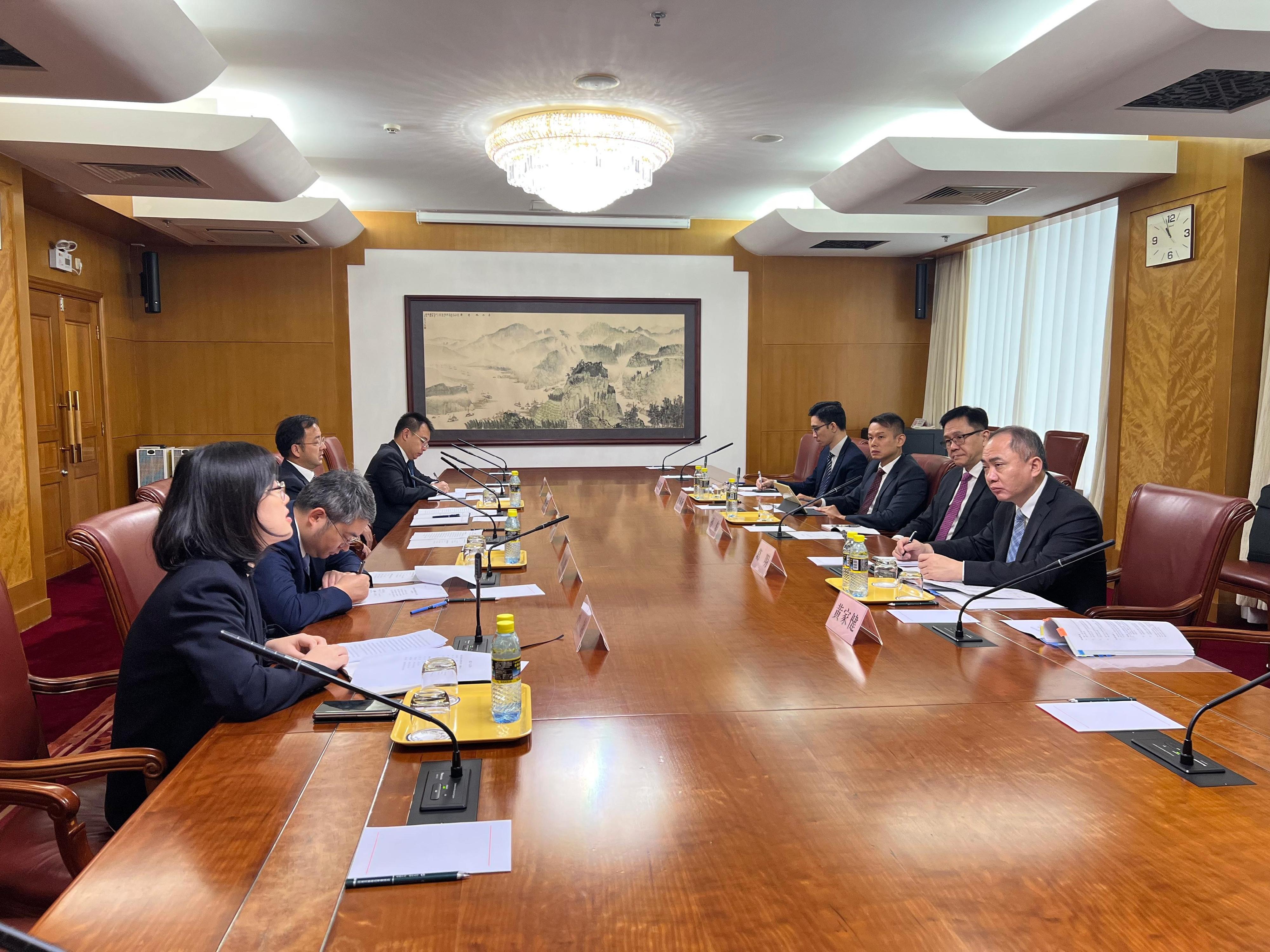 The Secretary for Innovation, Technology and Industry, Professor Sun Dong (second right), held a meeting with the key officials of the Department of Foreign Capital and Overseas Investment of the National Development and Reform Commission in Beijing today (August 19) to exchange views on how Mainland institutions can participate in the Innovation and Technology Industry-Oriented Fund. Looking on is the Commissioner for Industry (Innovation and Technology), Dr Ge Ming (first right).