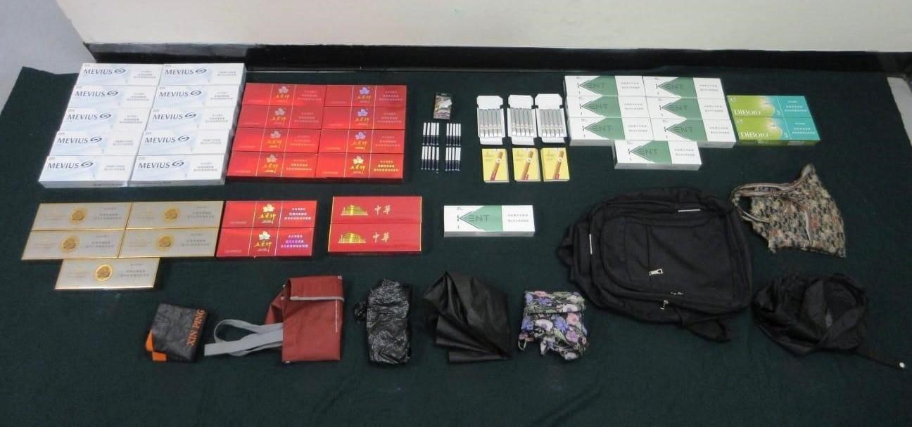 An incoming female passenger was sentenced to seven weeks' imprisonment and fined $4,000 at the Fanling Magistrates' Courts today (August 19) for being involved in two cases of possessing duty-not-paid cigarettes and cigars and failing to declare them to Customs officers, in contravention of the Dutiable Commodities Ordinance. Photo shows the duty-not-paid cigarettes and cigars seized at the Lok Ma Chau Spur Line Control Point.