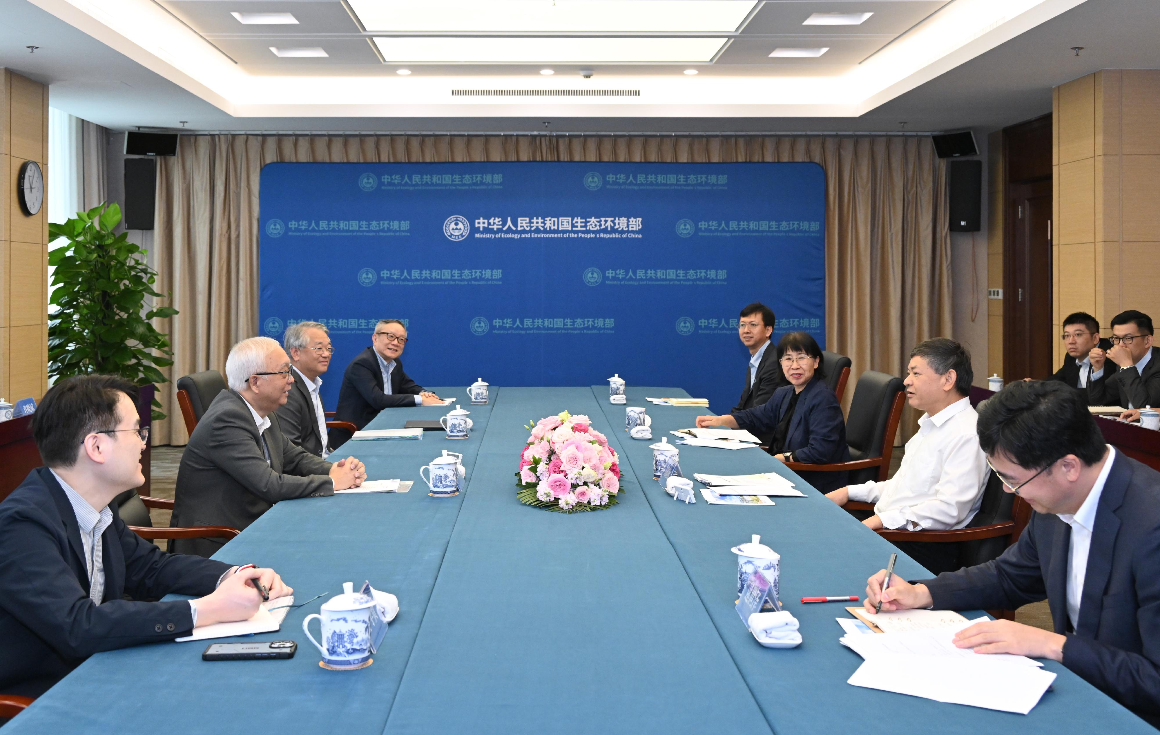 The Secretary for Environment and Ecology, Mr Tse Chin-wan (second left), visited the Ministry of Ecology and Environment (MEE) in Beijing today (August 20) and met with the Minister of the MEE, Mr Huang Runqiu (second right). The Director of Environmental Protection, Dr Samuel Chui (third left), and the Commissioner for Climate Change, Mr Arthur Lee (first left), also attended the meeting.