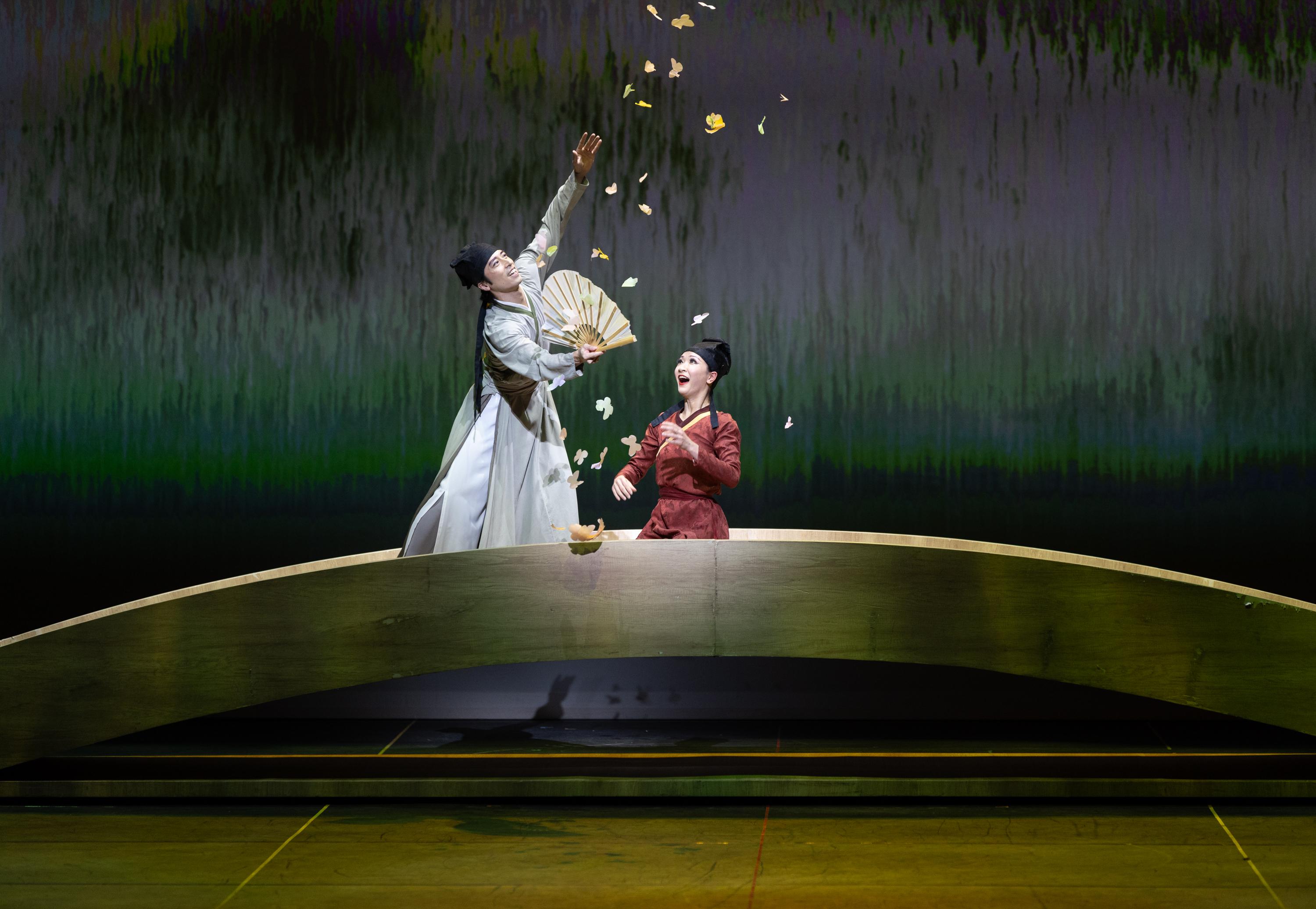 The Hong Kong Ballet captivated New York with the US premiere of its award-winning production "The Butterfly Lovers" at its opening night at the prestigious David H. Koch Theater, Lincoln Center, on August 22 (New York time). 