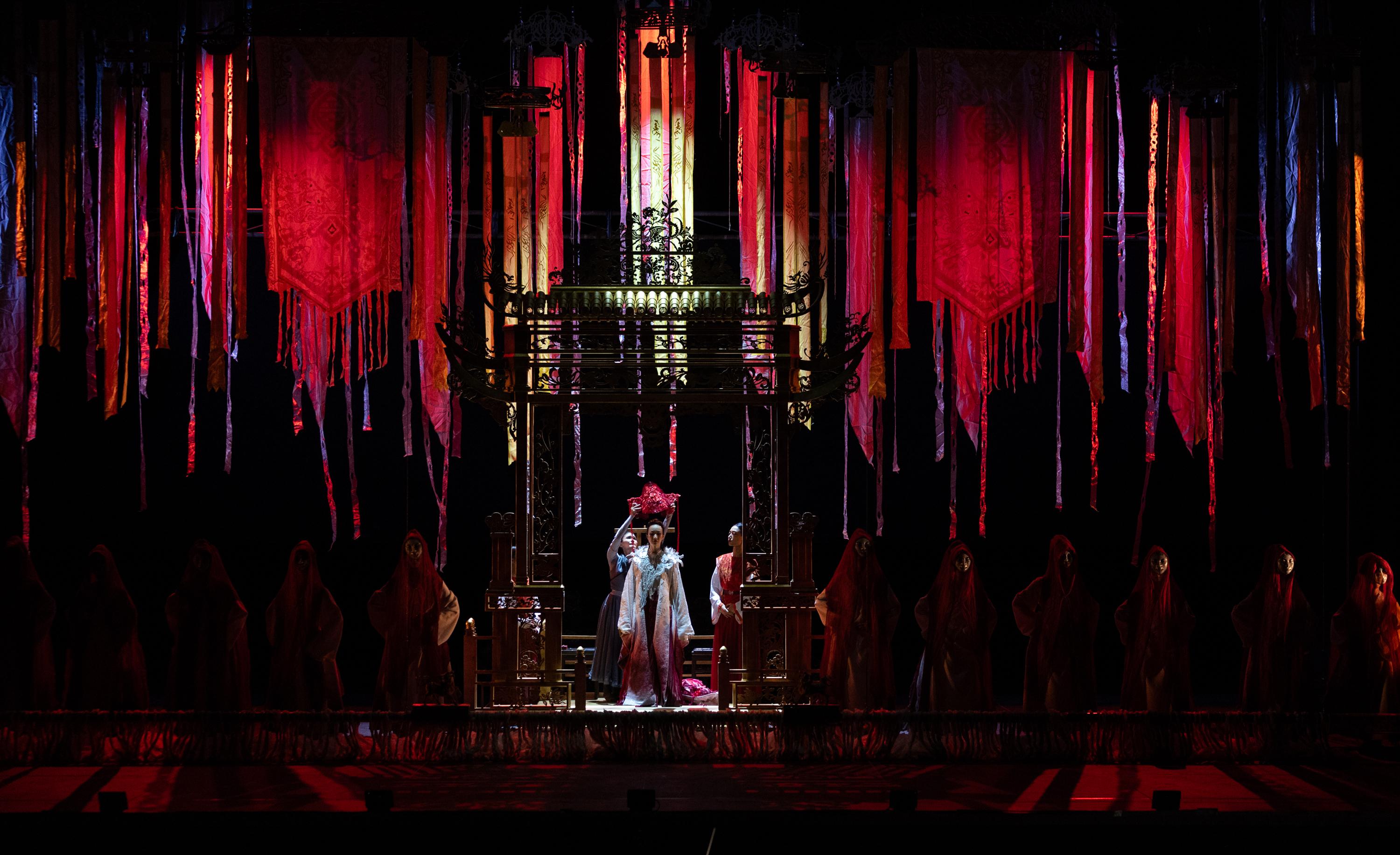 The Hong Kong Ballet captivated New York with the US premiere of its award-winning production "The Butterfly Lovers" at its opening night at the prestigious David H. Koch Theater, Lincoln Center, on August 22 (New York time). 
